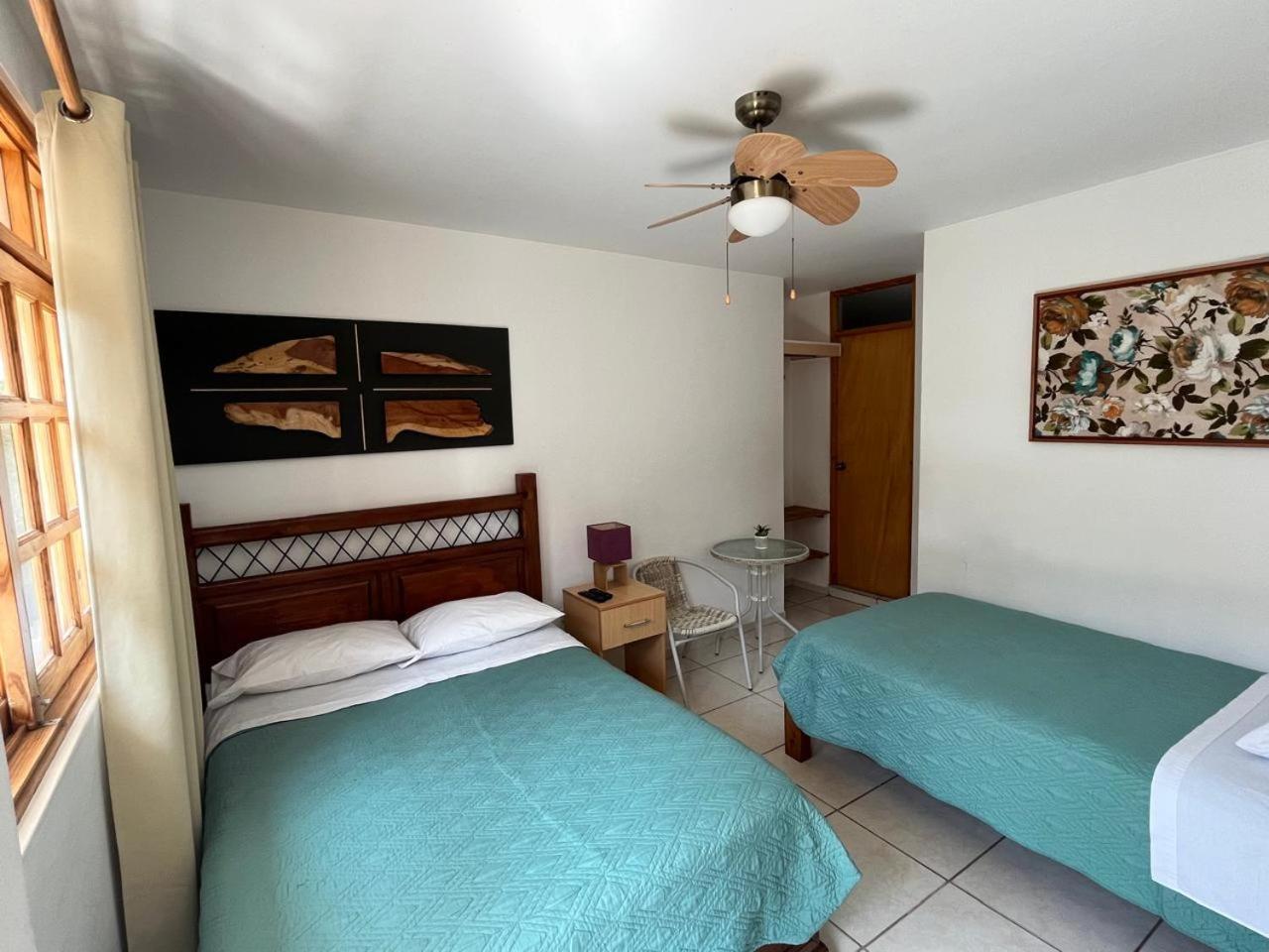 Economy Twin Room photo 2