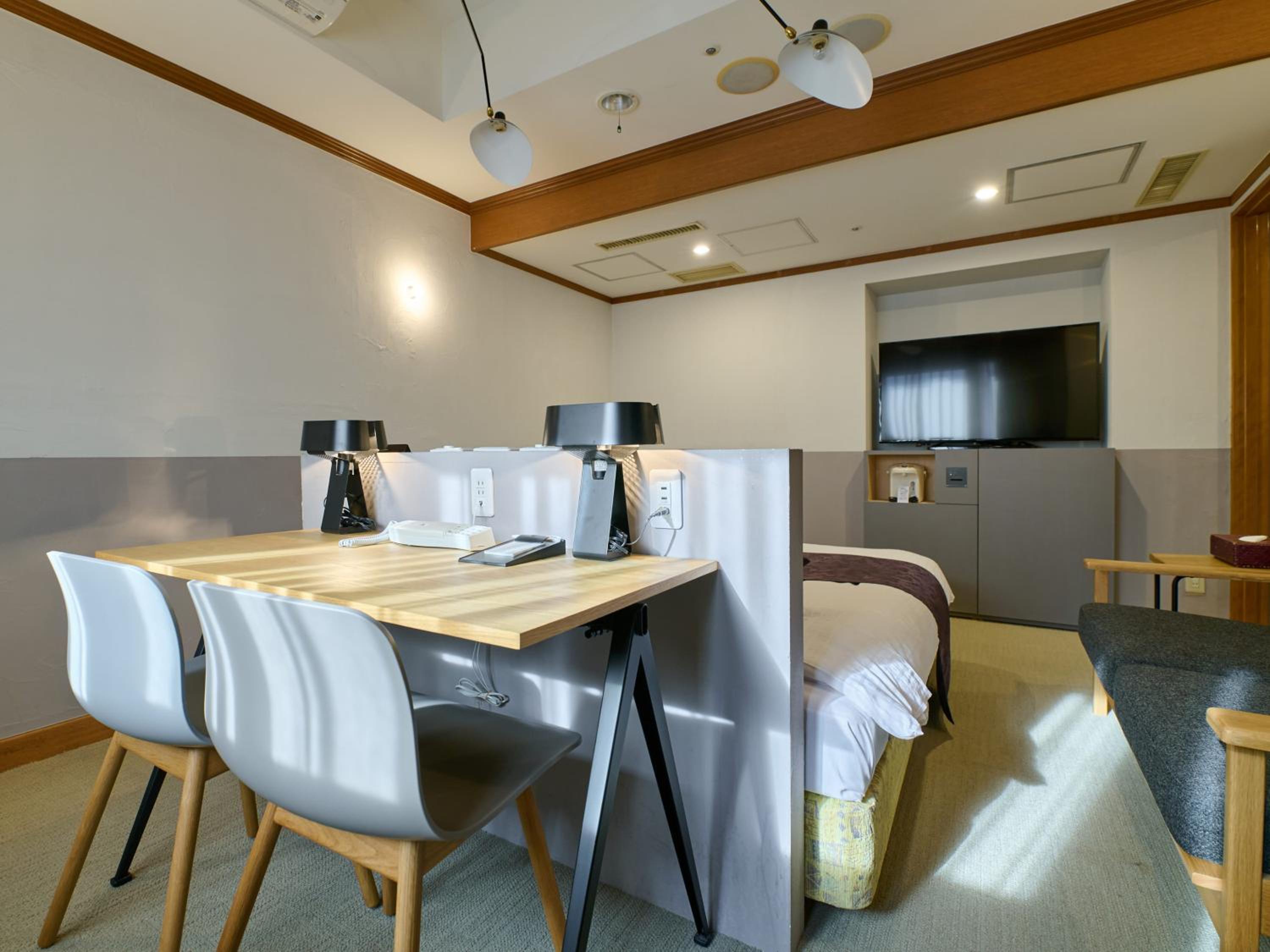 King Suite - Photo 13
