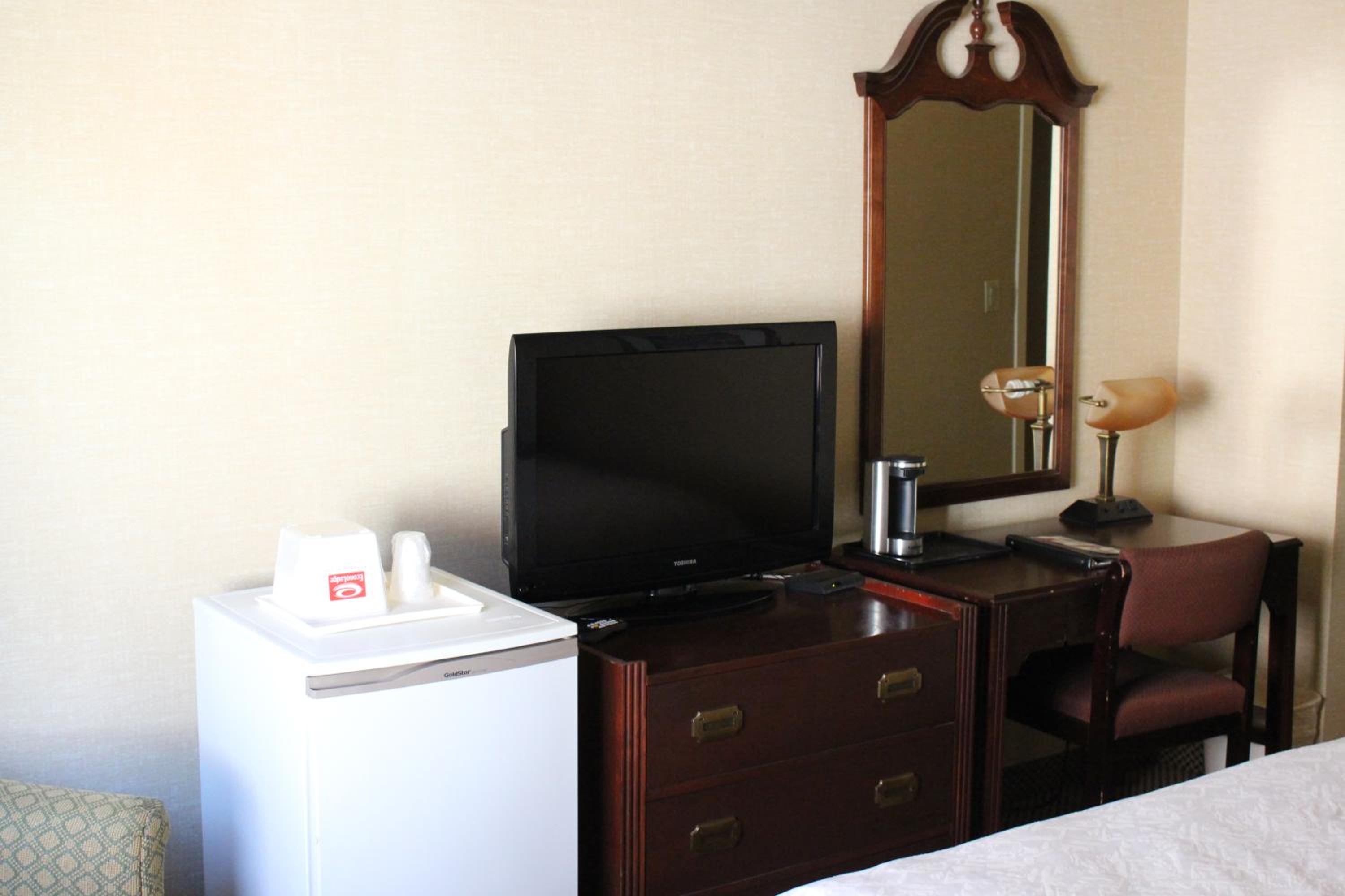 Deluxe Queen Room - Non-Smoking - Photo 2