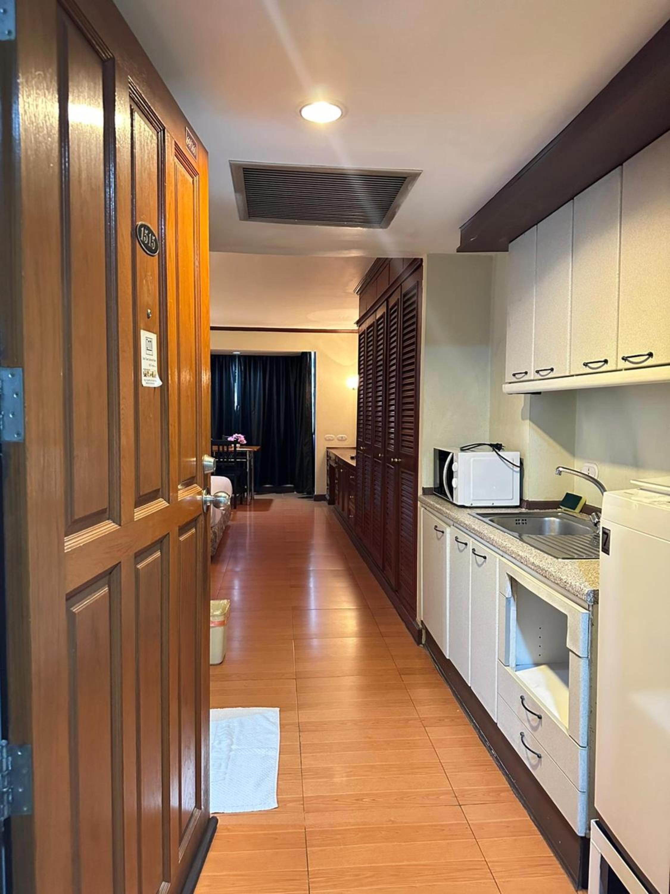 Studio Apartment photo 1