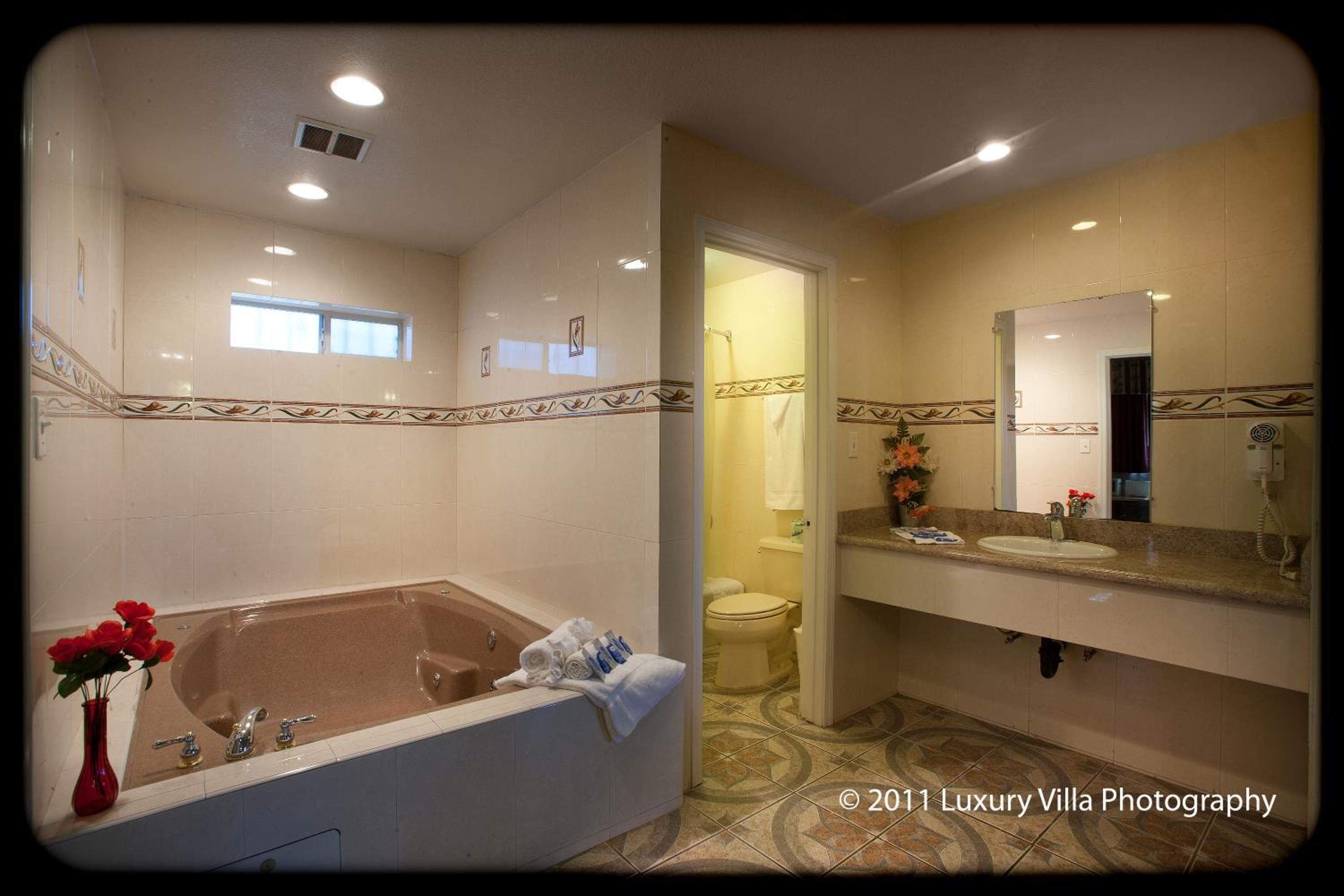 King Studio with Spa Bath - Photo 8