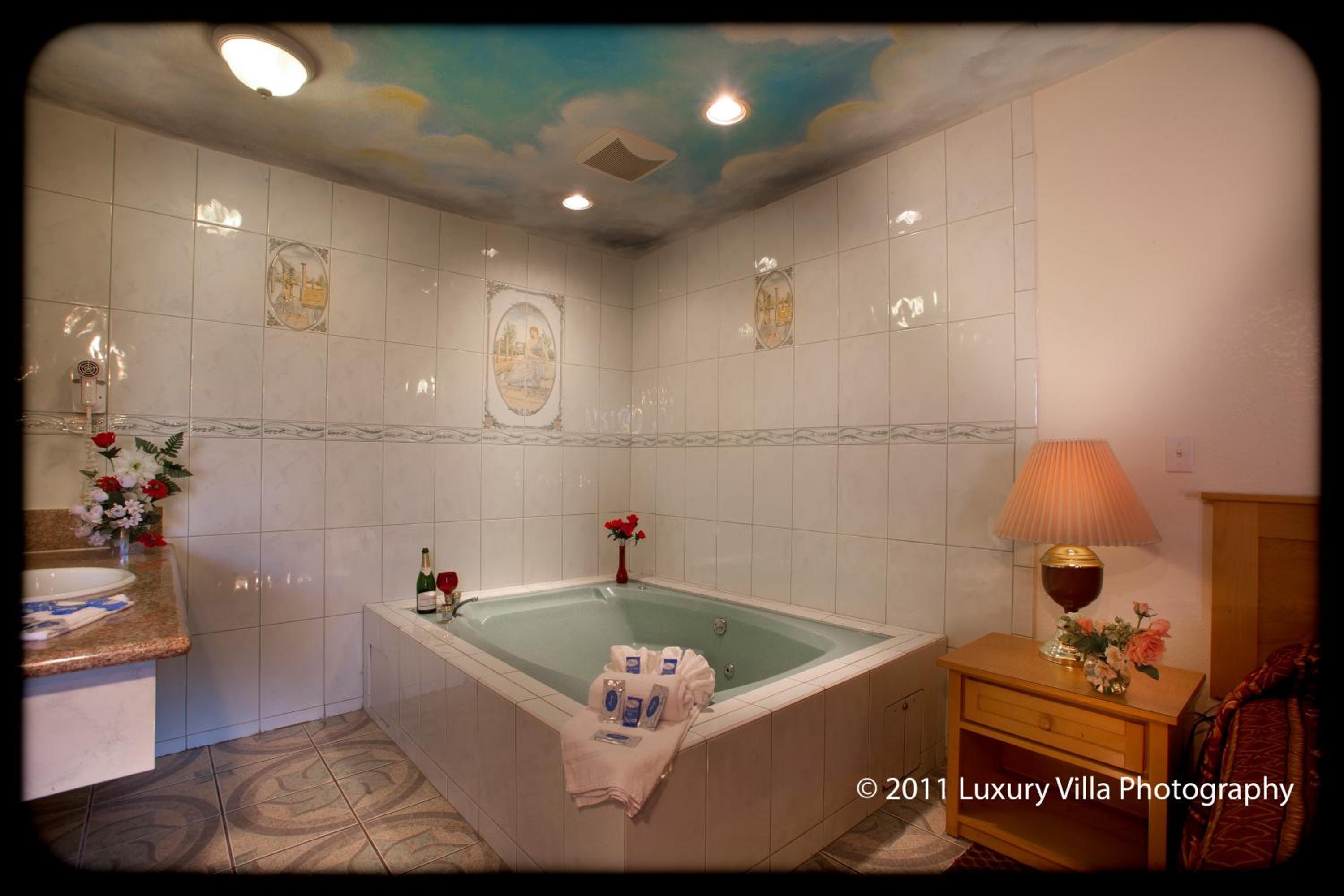 King Studio with Spa Bath - Photo 2