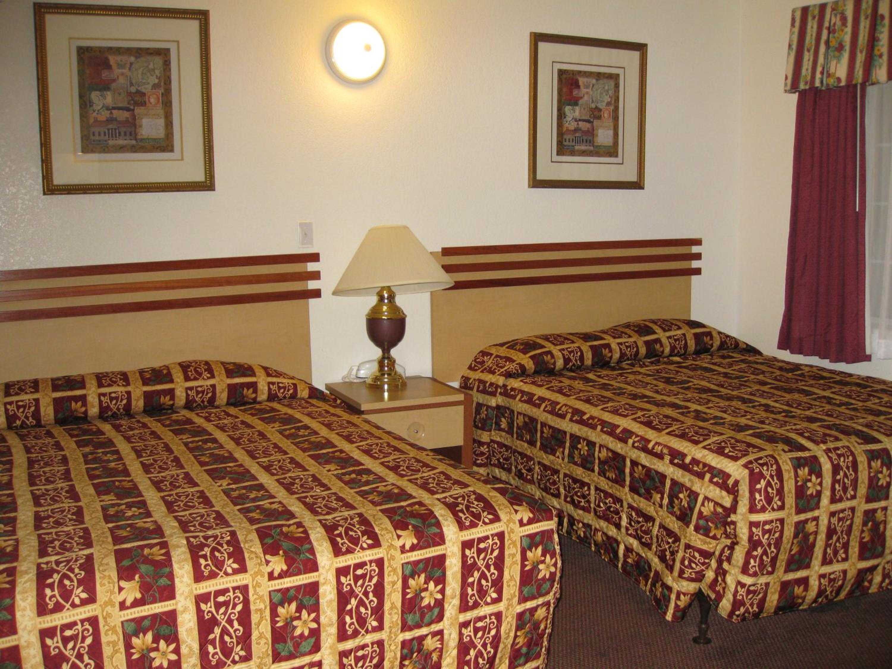Deluxe Queen Room with Two Queen Beds and Spa Bath - Photo 3