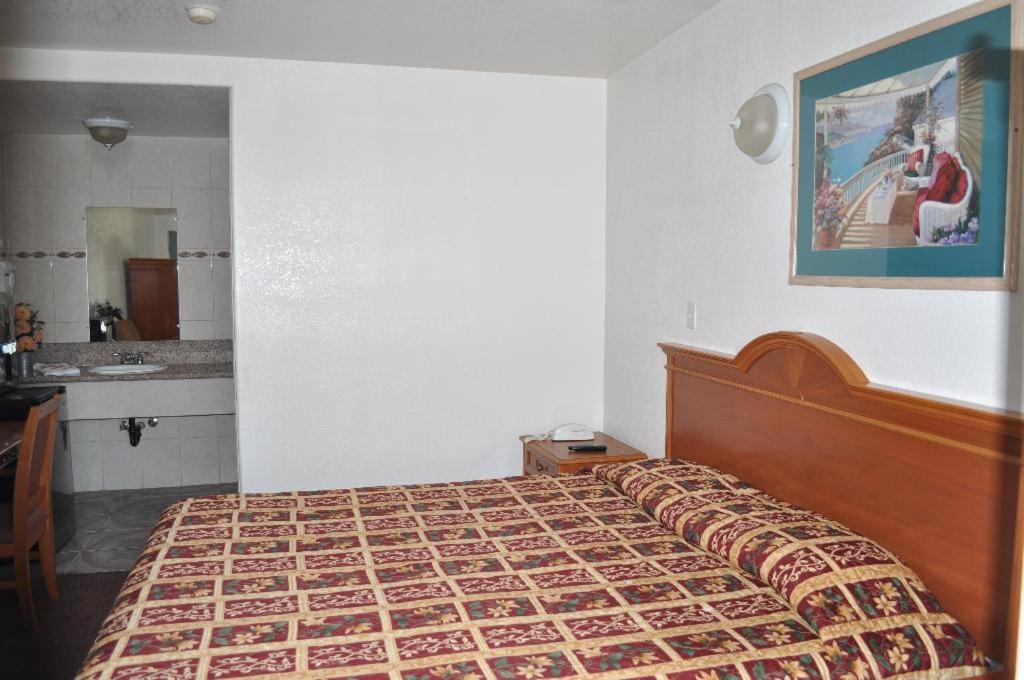 Deluxe King Room - Photo 2