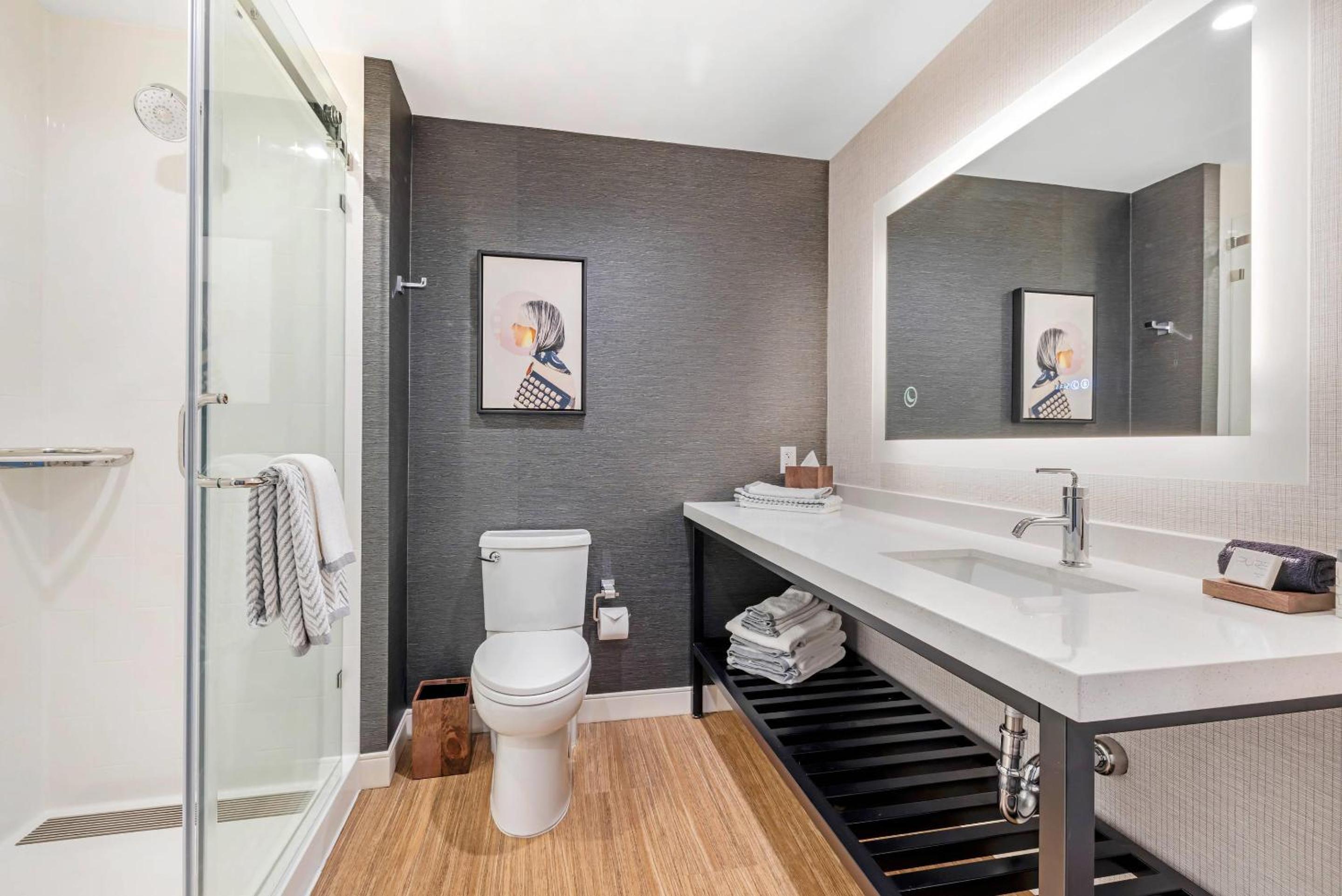 Superior King Suite - Non-Smoking - Photo 3
