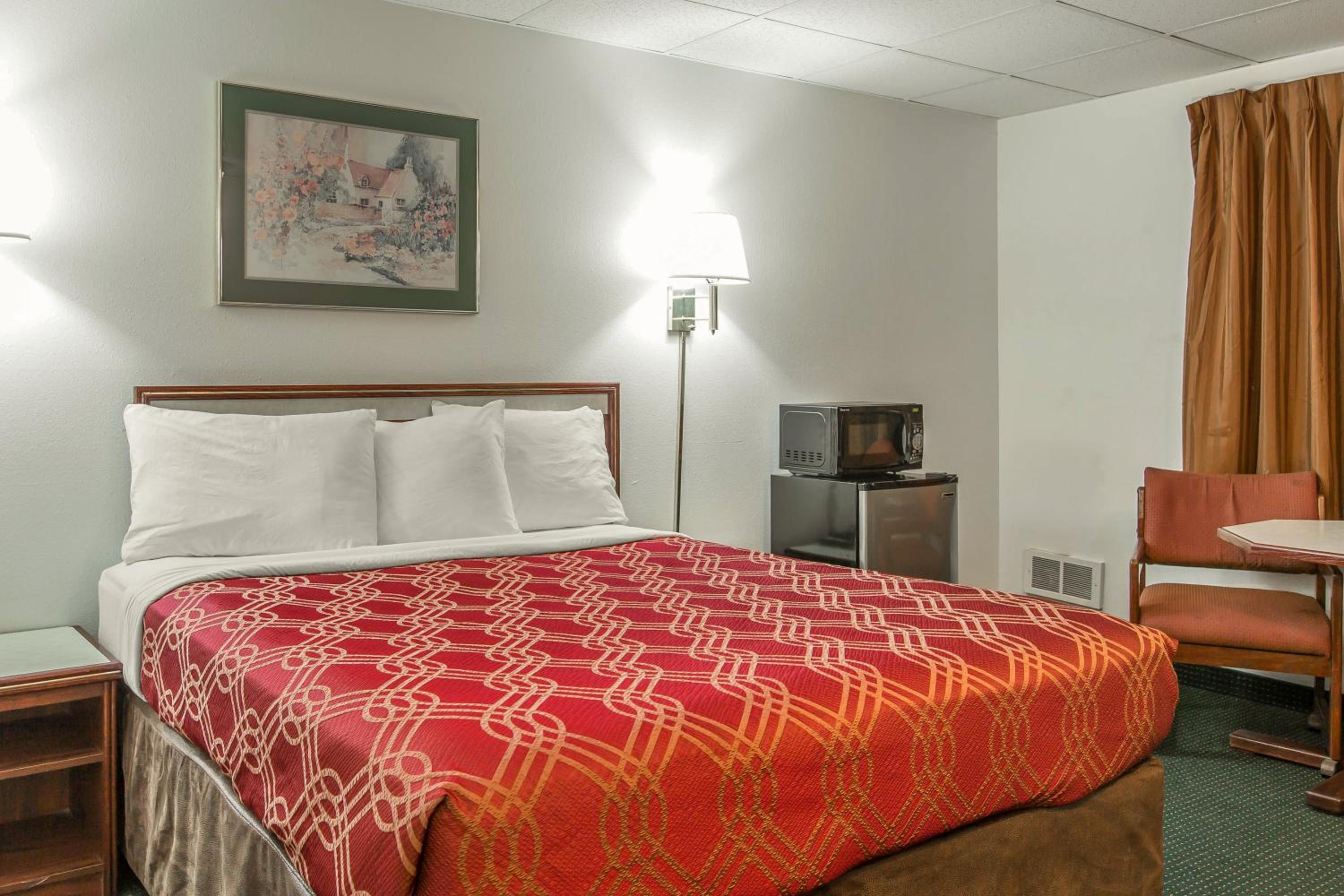 Queen Room with Ocean View - Non-Smoking photo 2