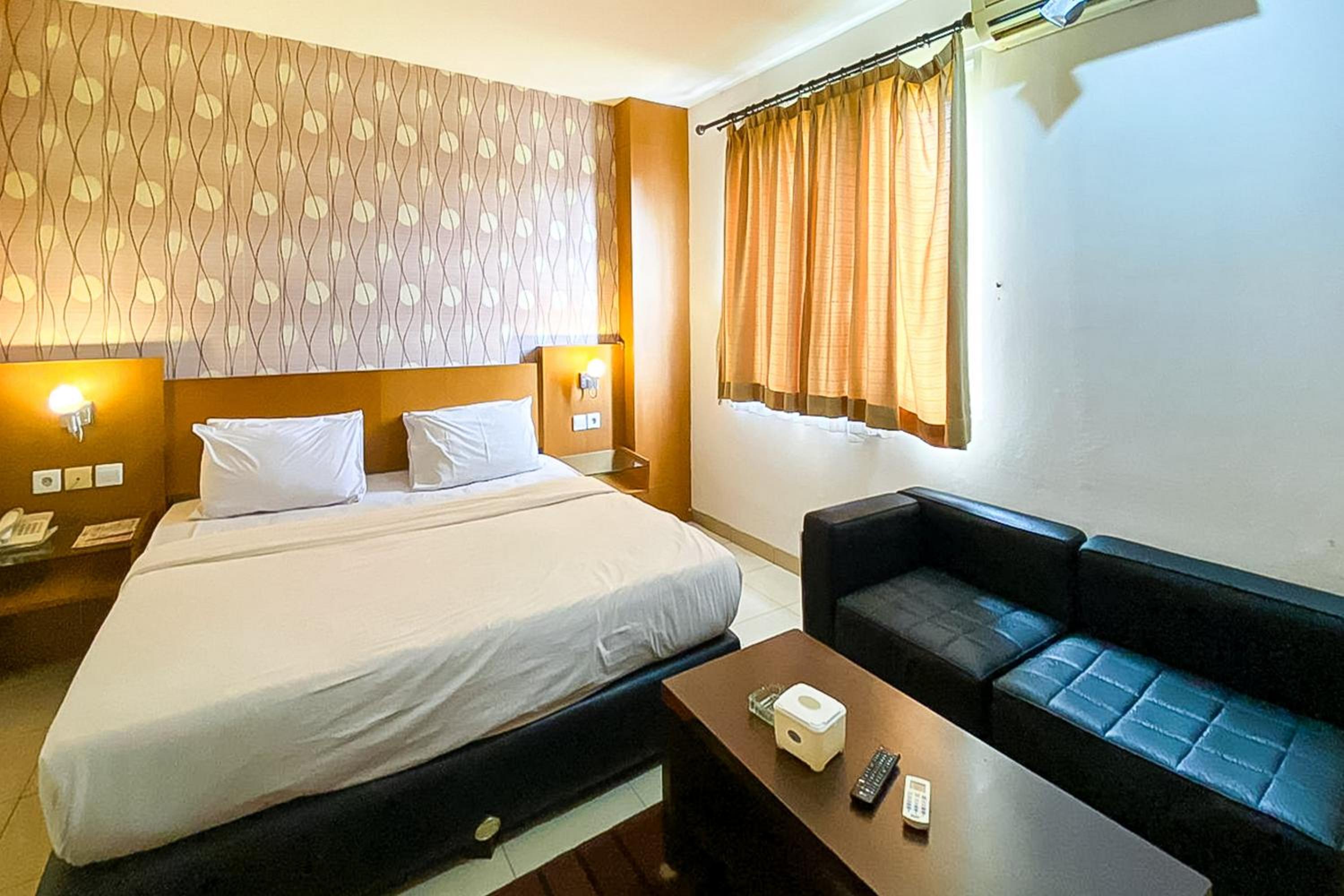 Suite - Photo 1