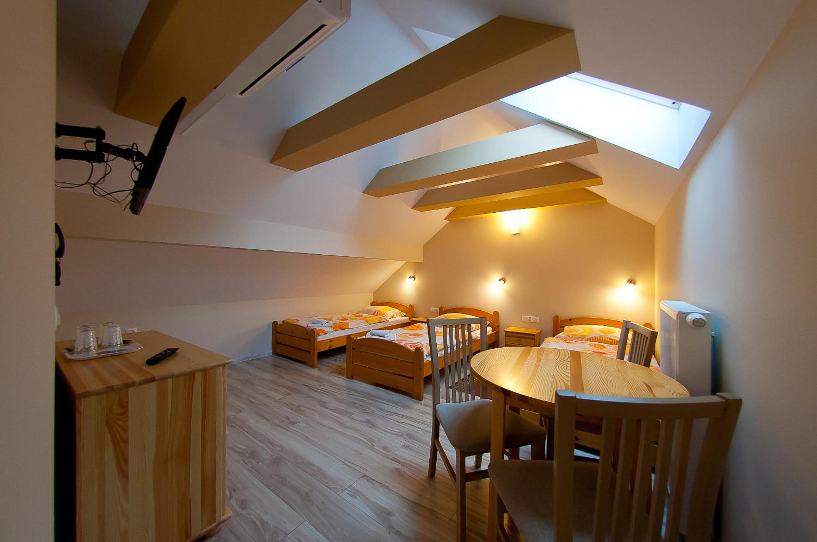 Standard Triple Room photo 3