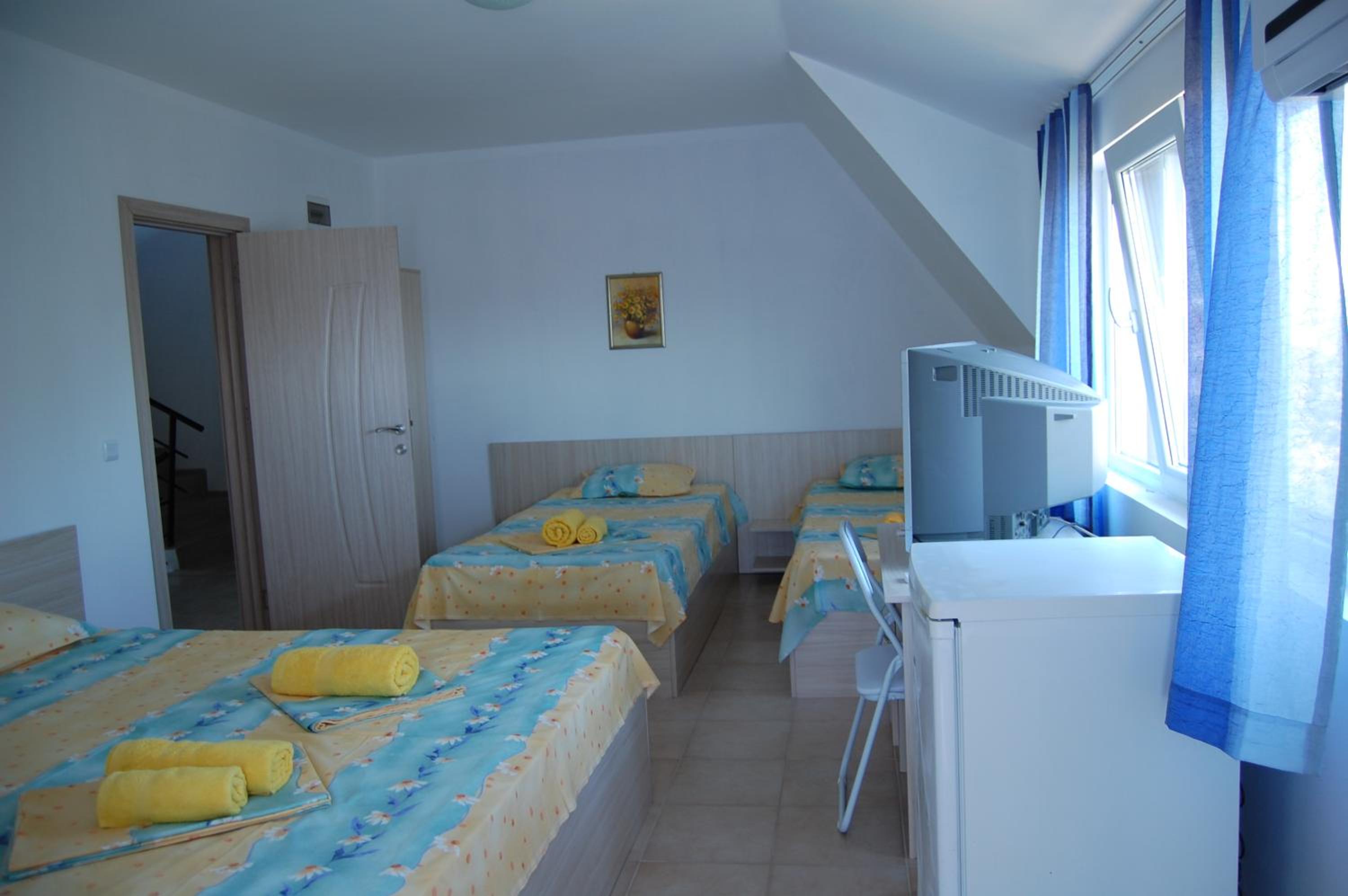 Junior Suite with Balcony (4 Adults) photo 3