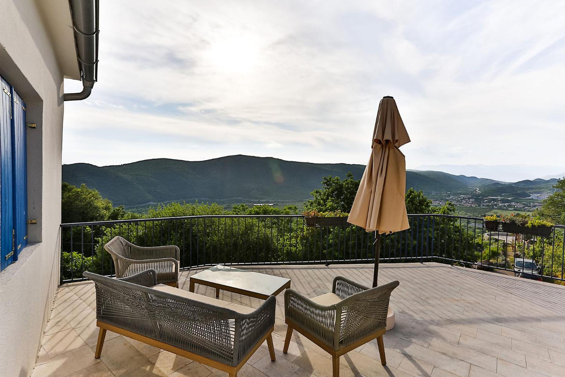 One-Bedroom Apartment with Terrace photo 3