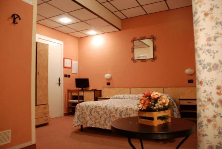 Double or Twin Room with Balcony photo 3