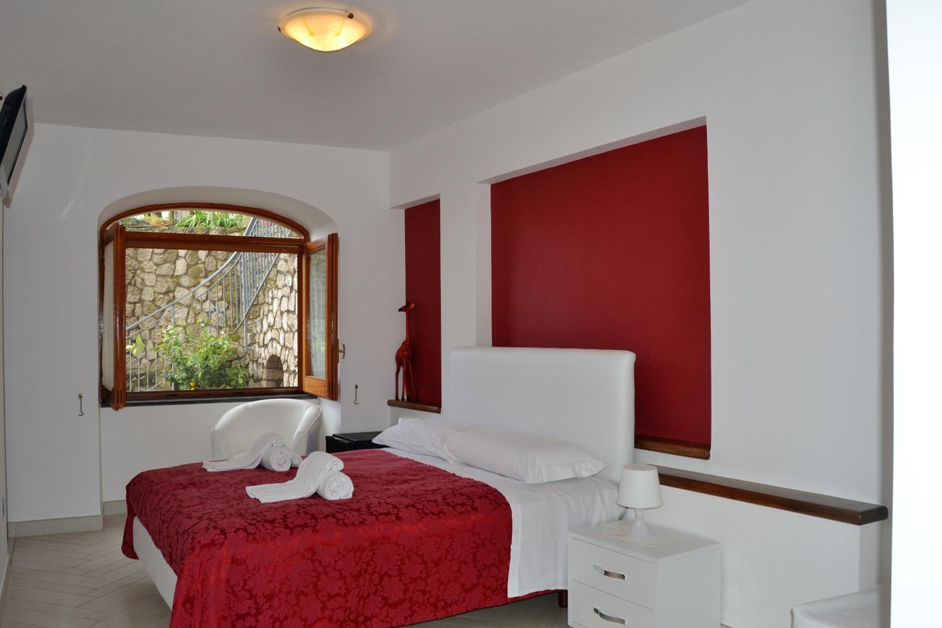 Economy Double Room with Balcony photo 2