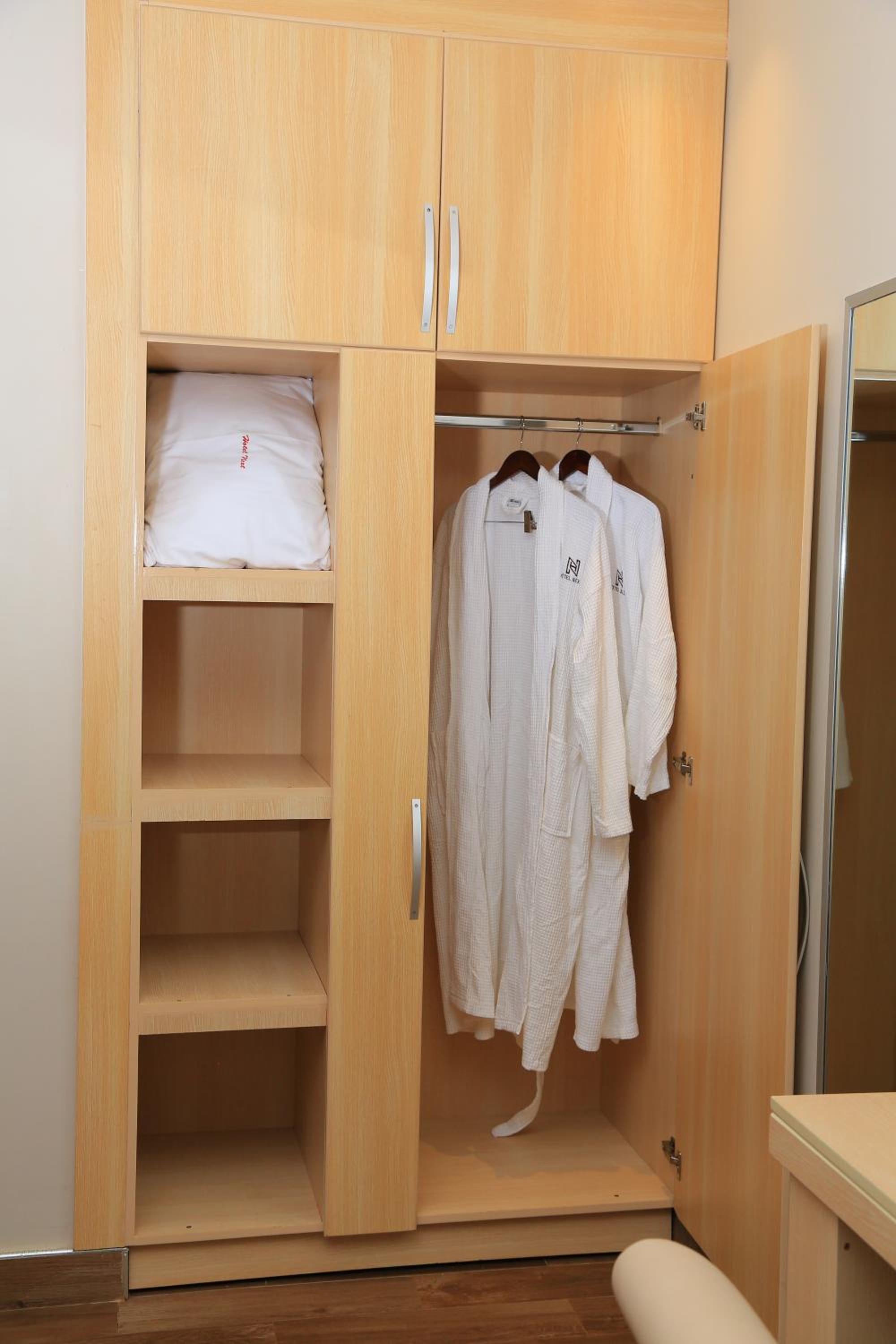Deluxe King Room photo 2
