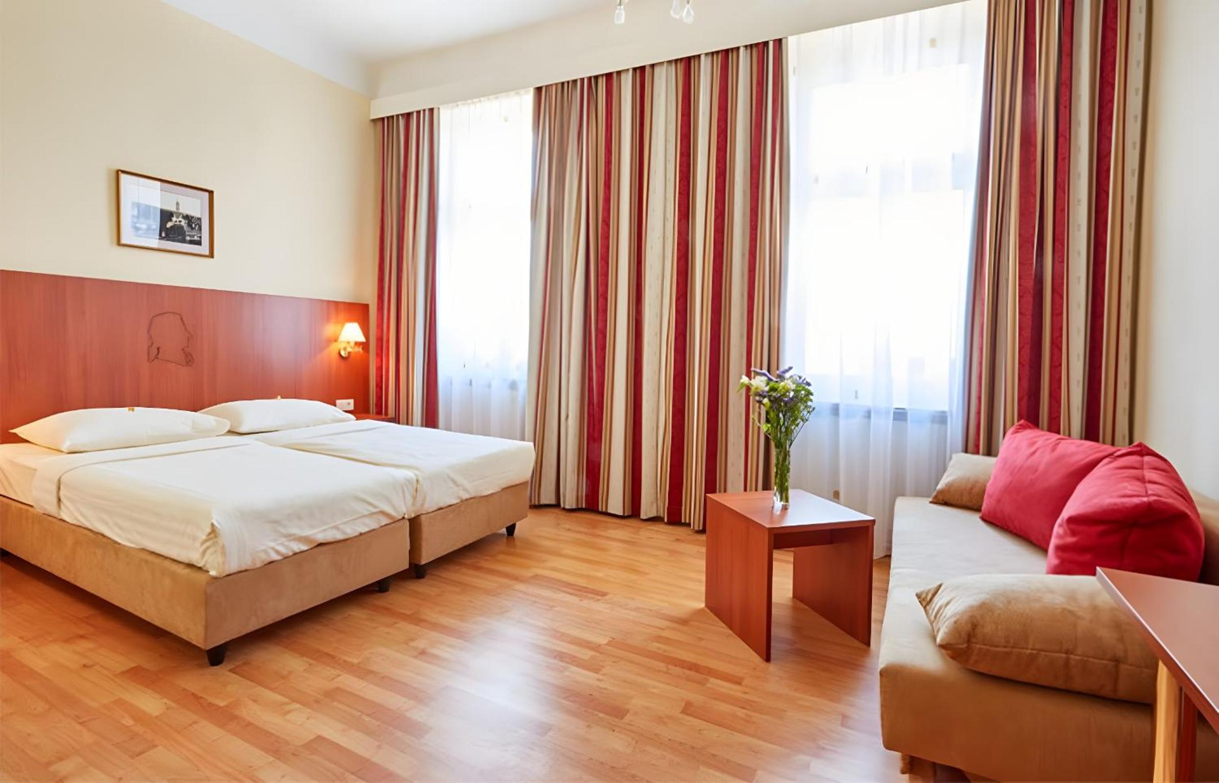 Basic Double Room to the courtyard side