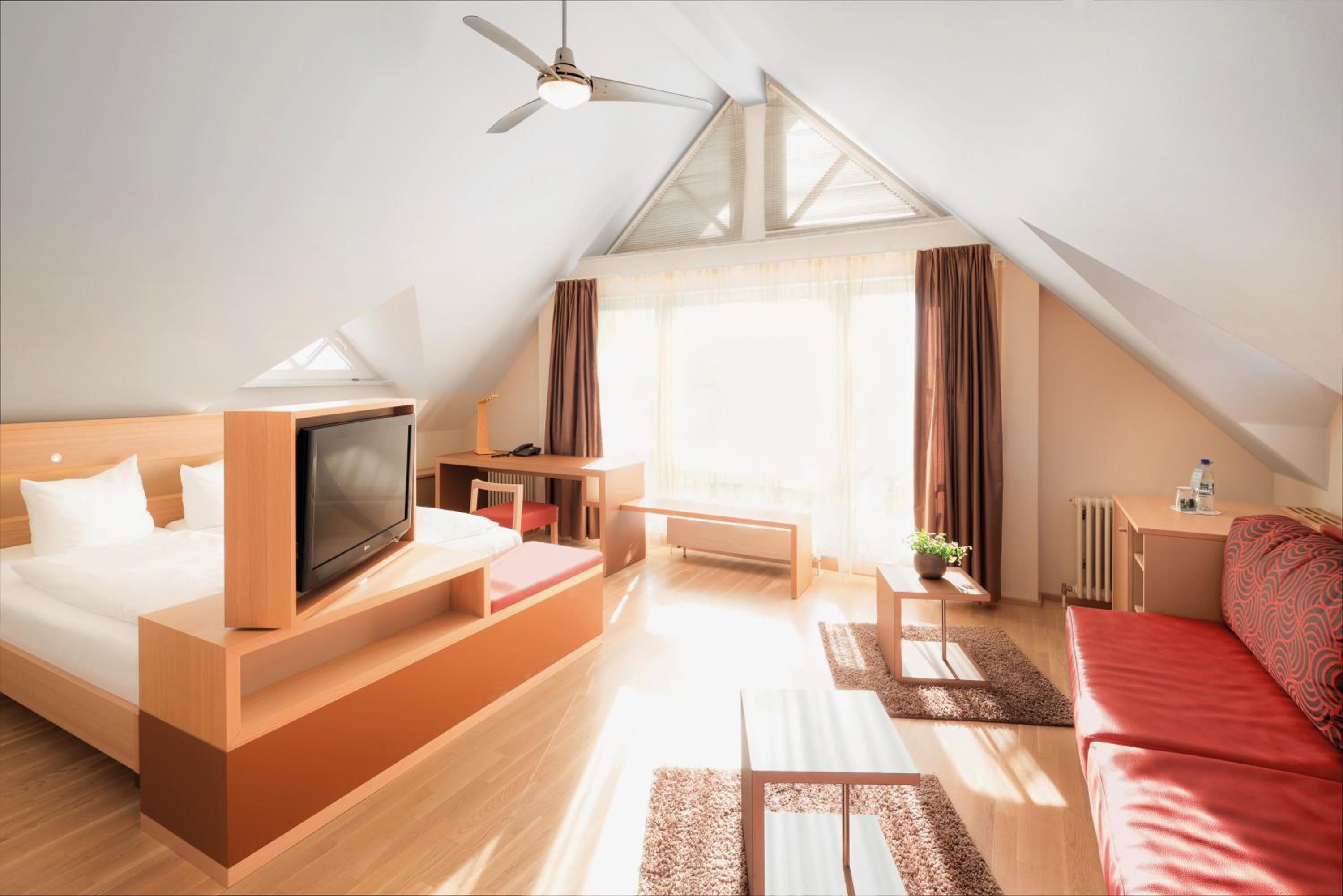 STUDIO No 301 - 45qm - with living and sleeping room - balcony lake view photo 3