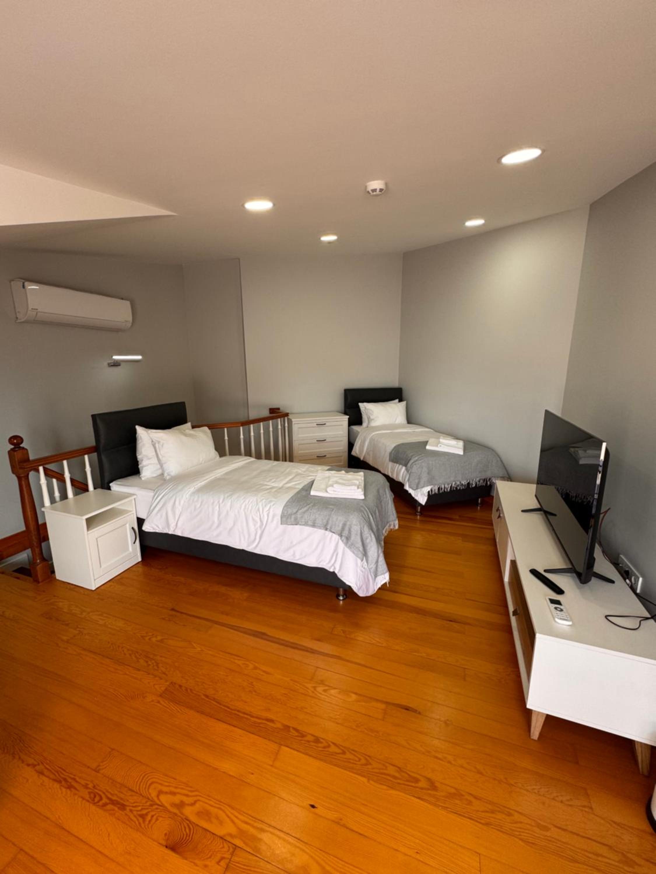 Two-Bedroom Apartment with Terrace and Sea View photo 2