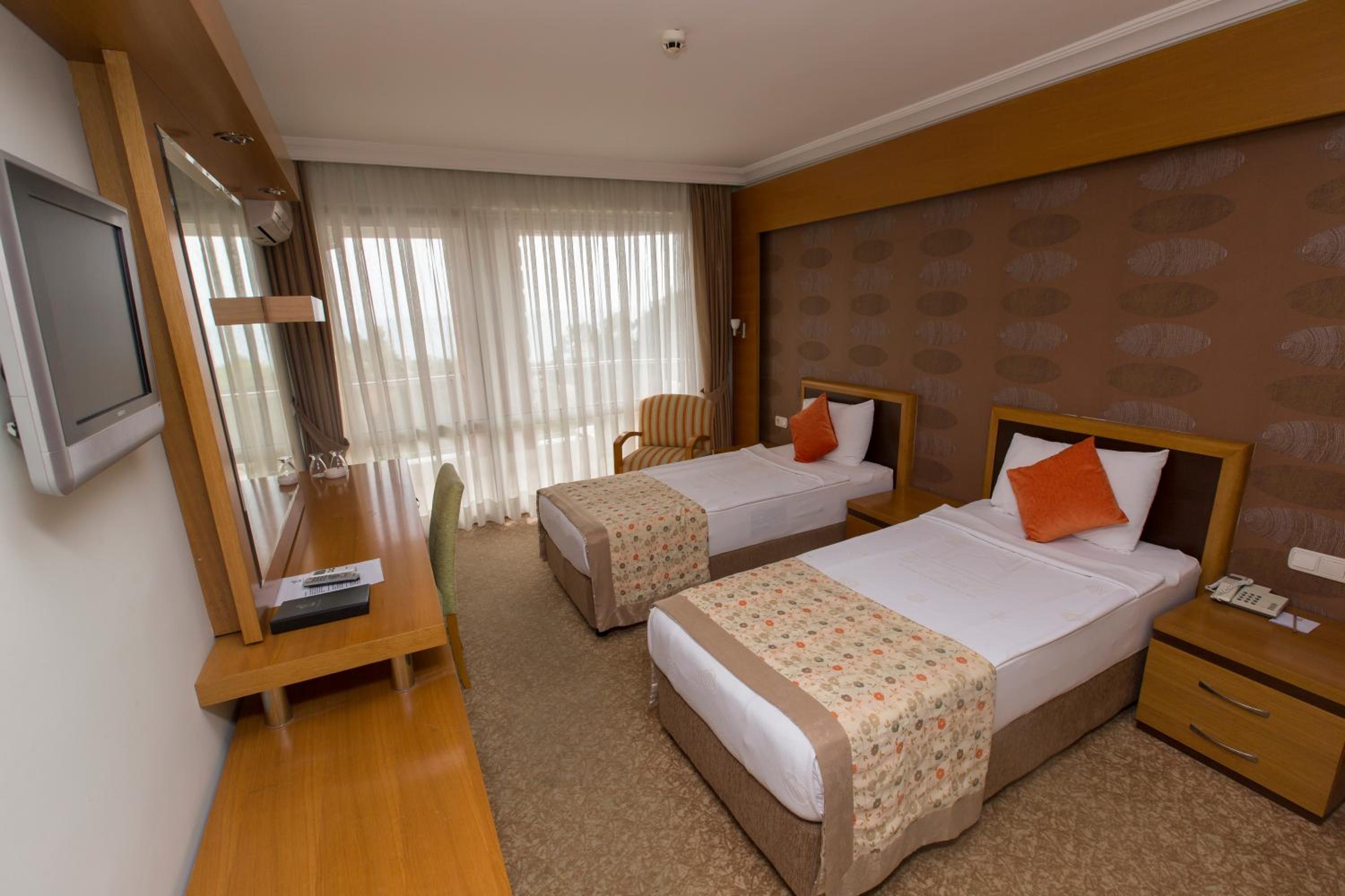 Deluxe Double Room with Balcony photo 2