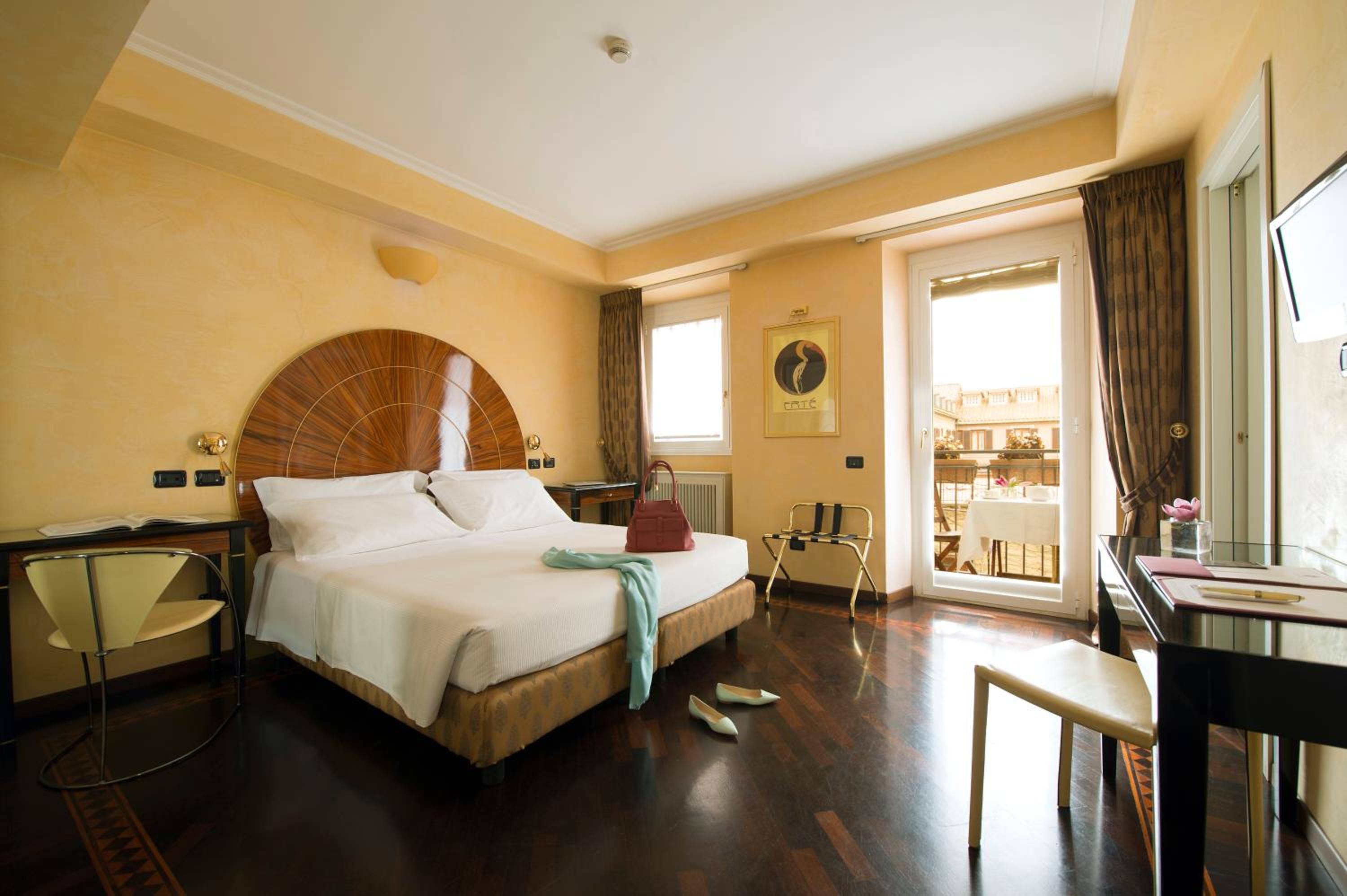 Deluxe Double Room with Balcony photo 1