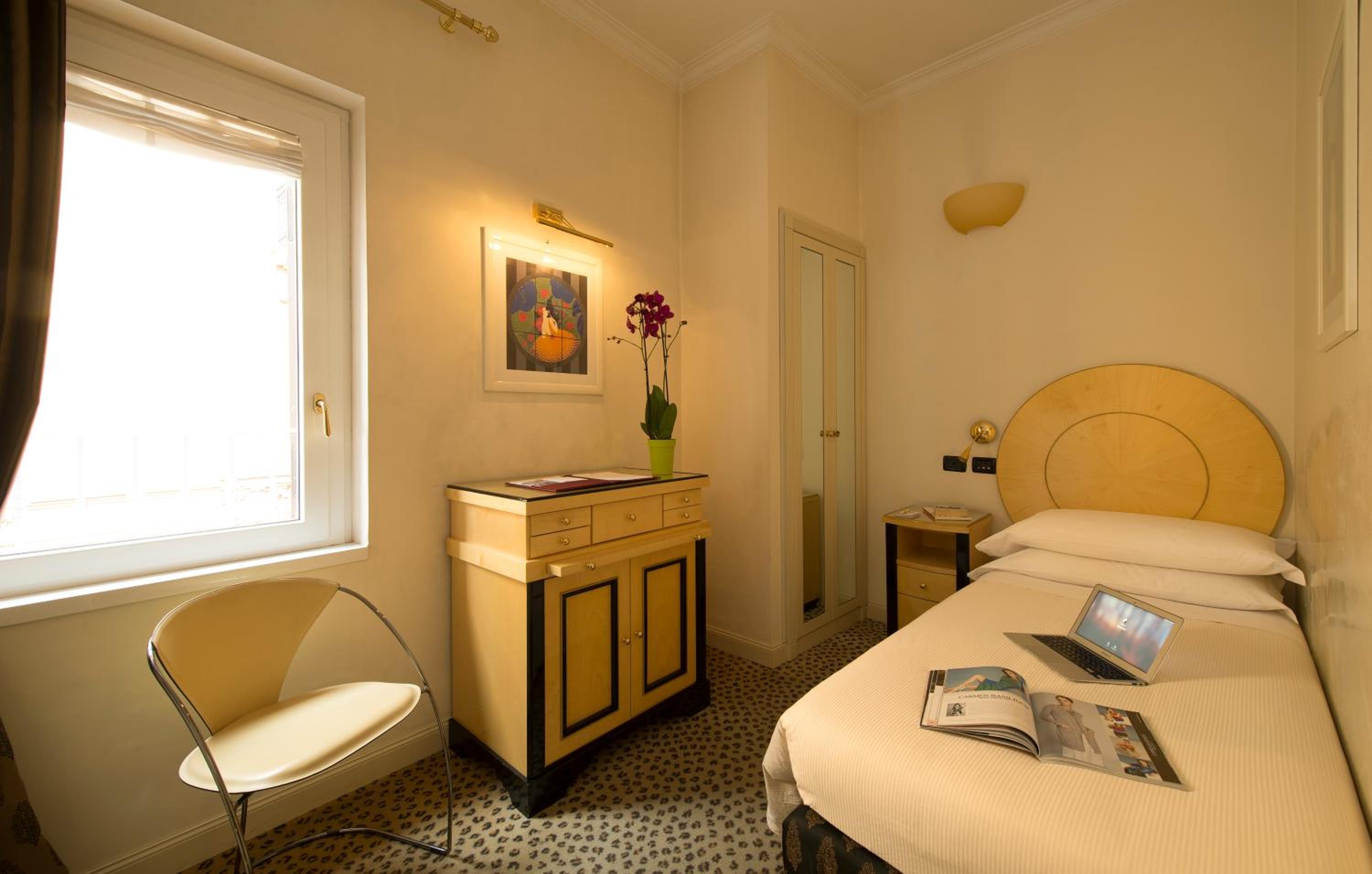 Single Room photo 1