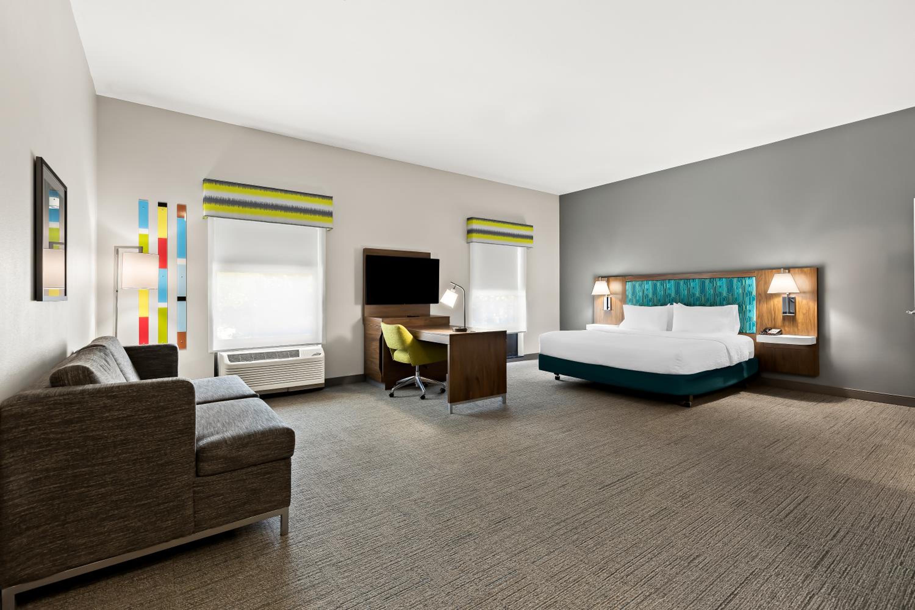 King Studio Suite with Sofa Bed - Hearing Access/Non-Smoking - Photo 2