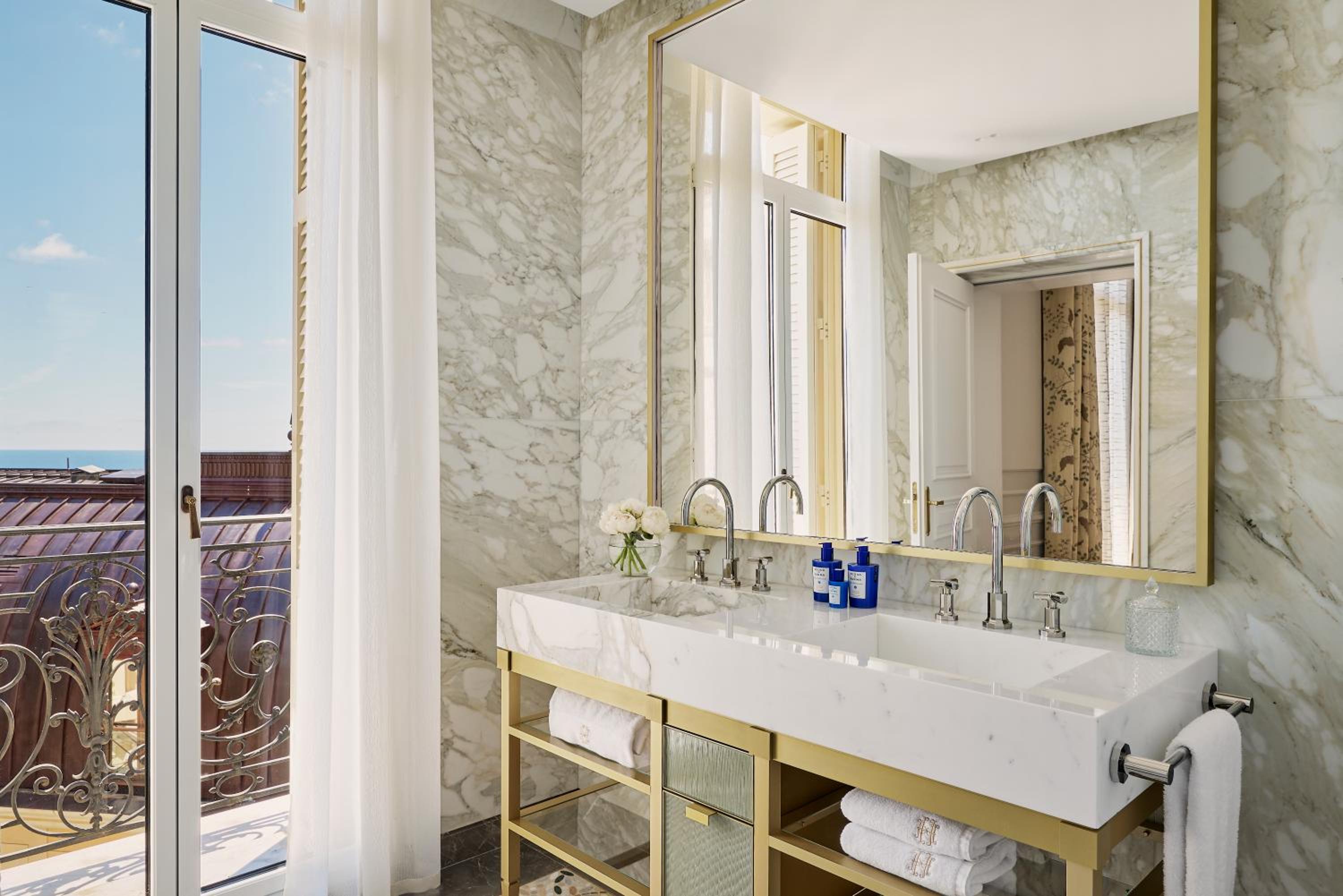 Prestige Suite with Sea View thumbnail 5