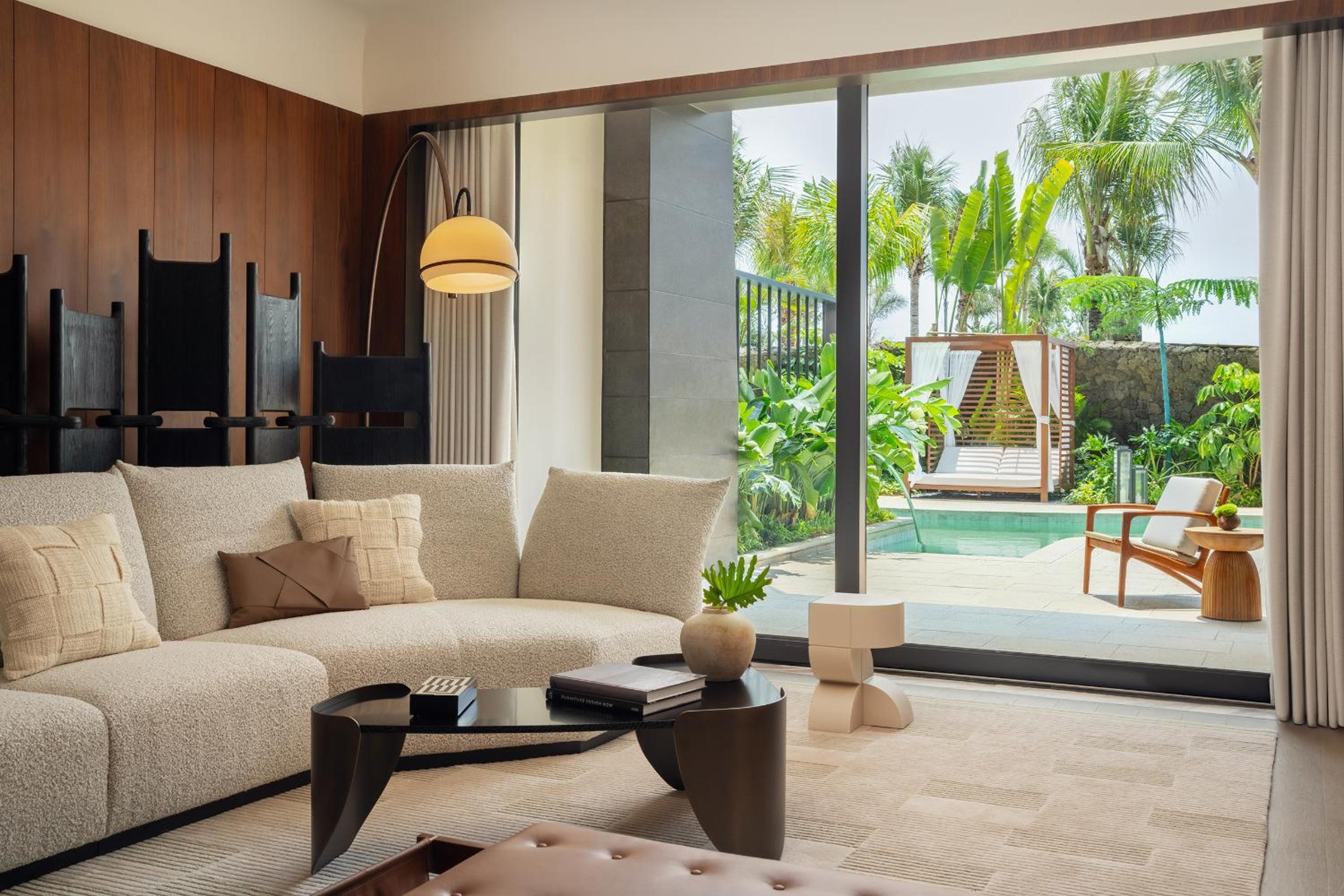 One-Bedroom King Suite with Pool Access
