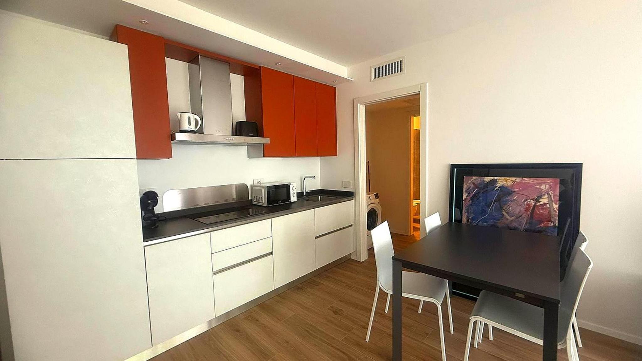 Deluxe One-Bedroom Apartment with City View photo 2