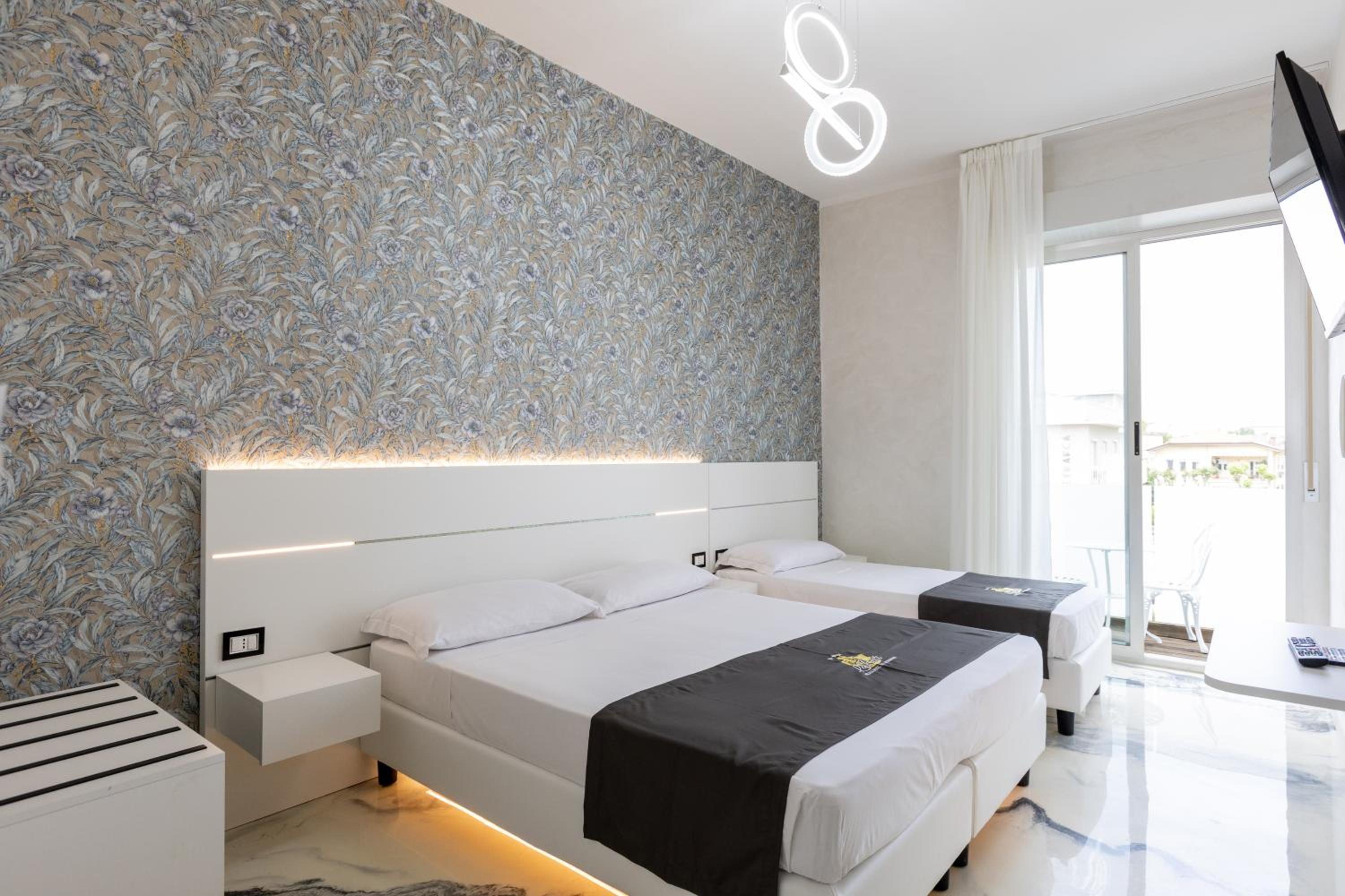 Deluxe Suite with Spa Bath