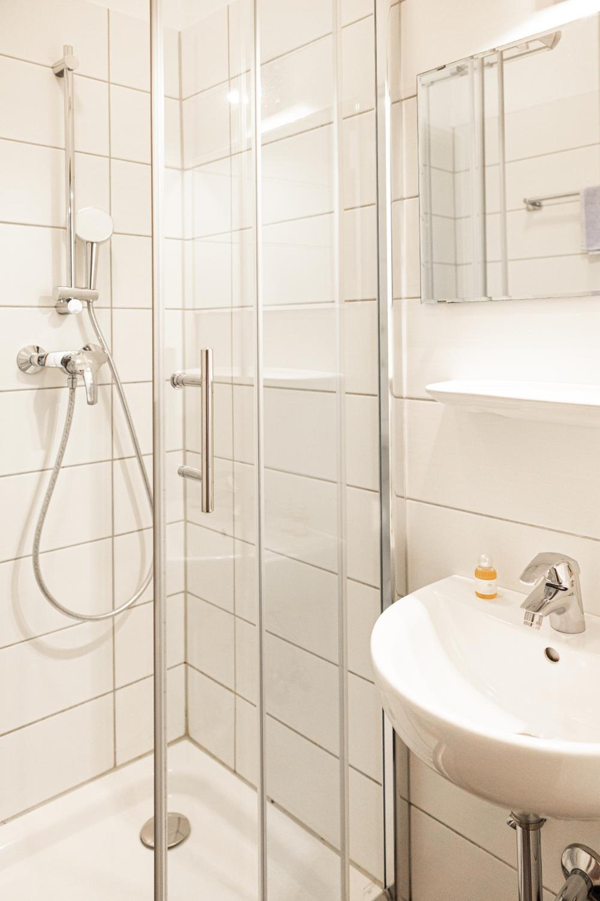 Twin Room with Bathroom photo 3