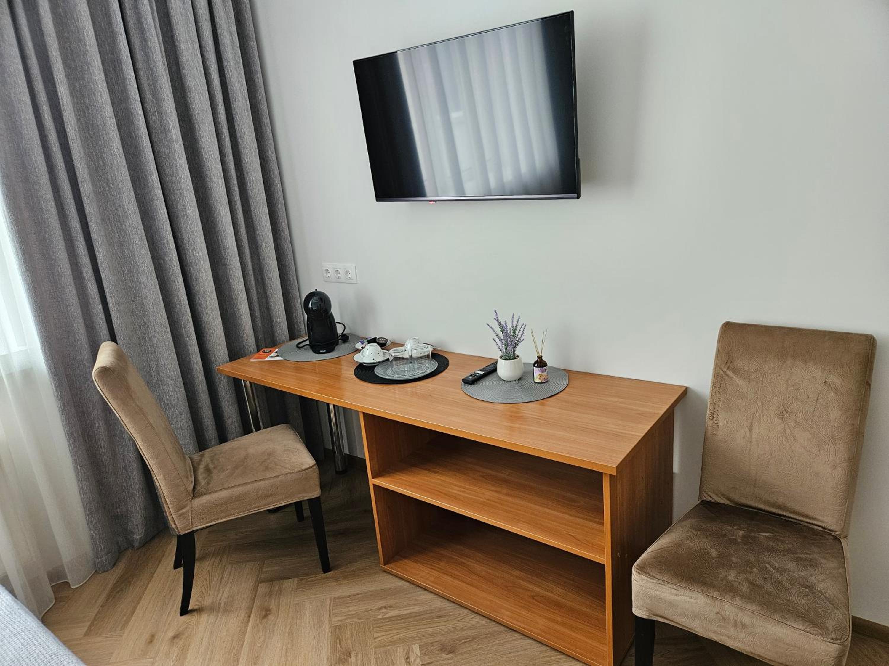 Double Room - Photo 8