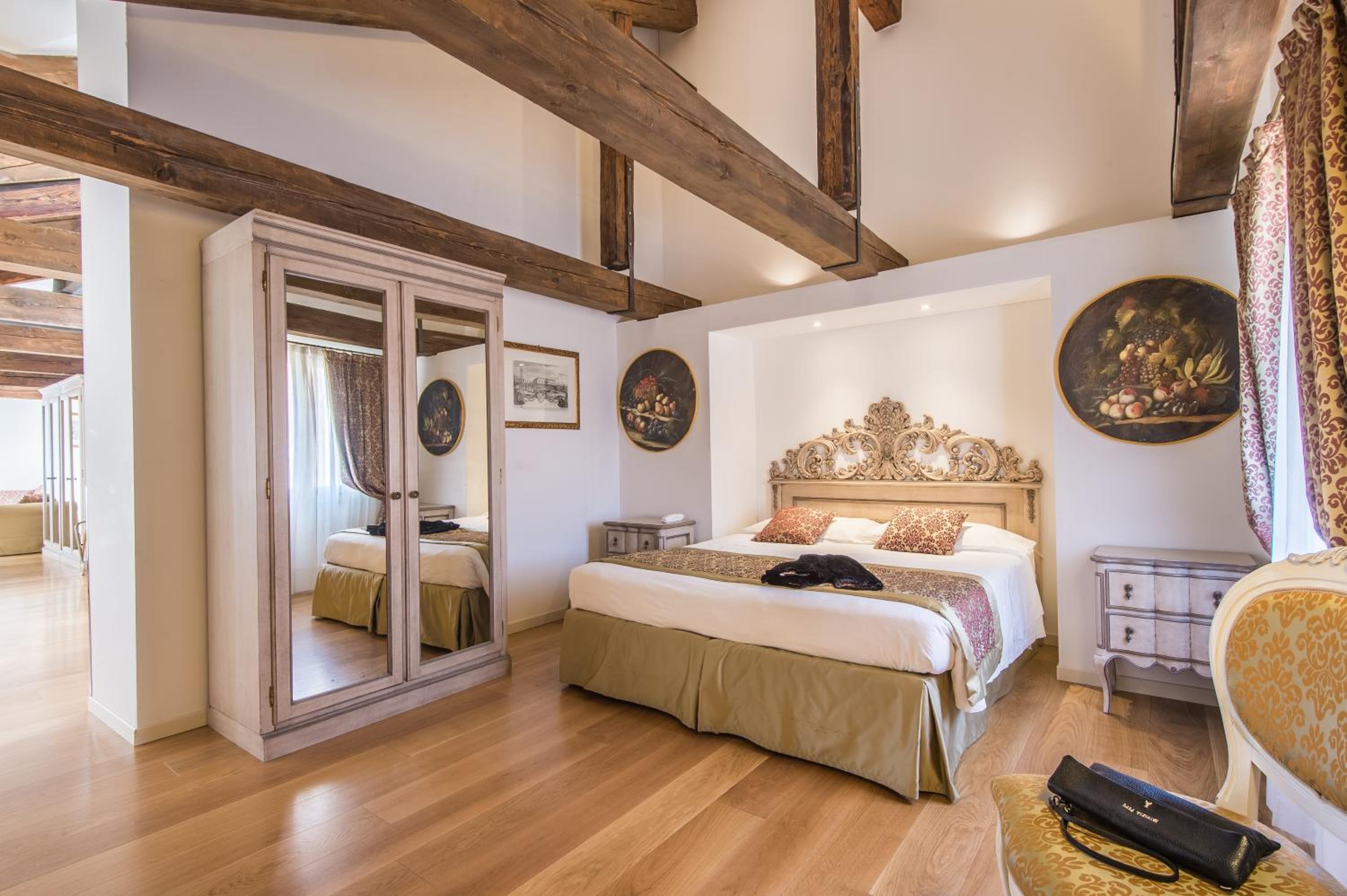 Deluxe Apartment with Canal view photo 1