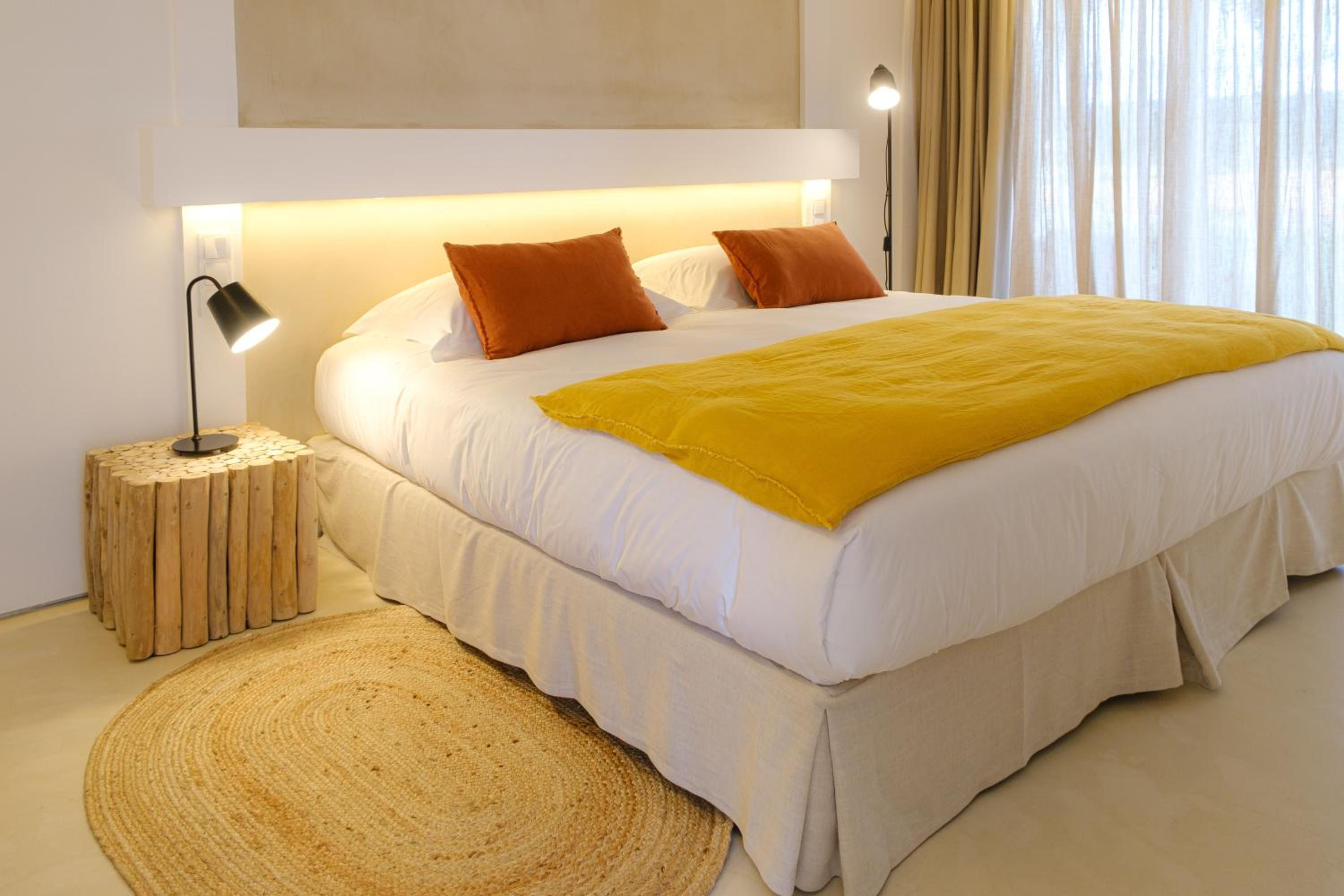 Double Room with Pool View - Photo 6