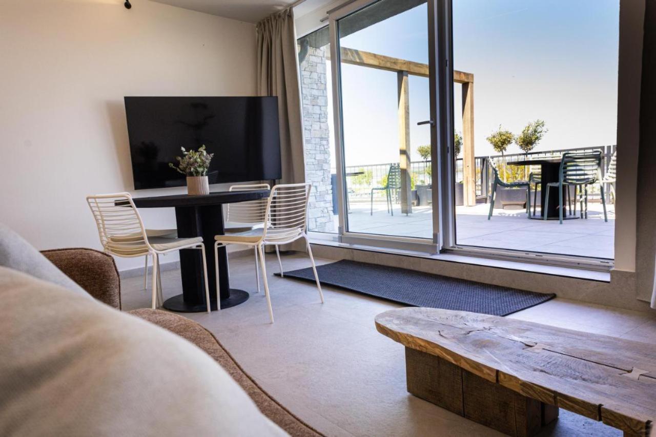 Apartment with Lake View photo 1