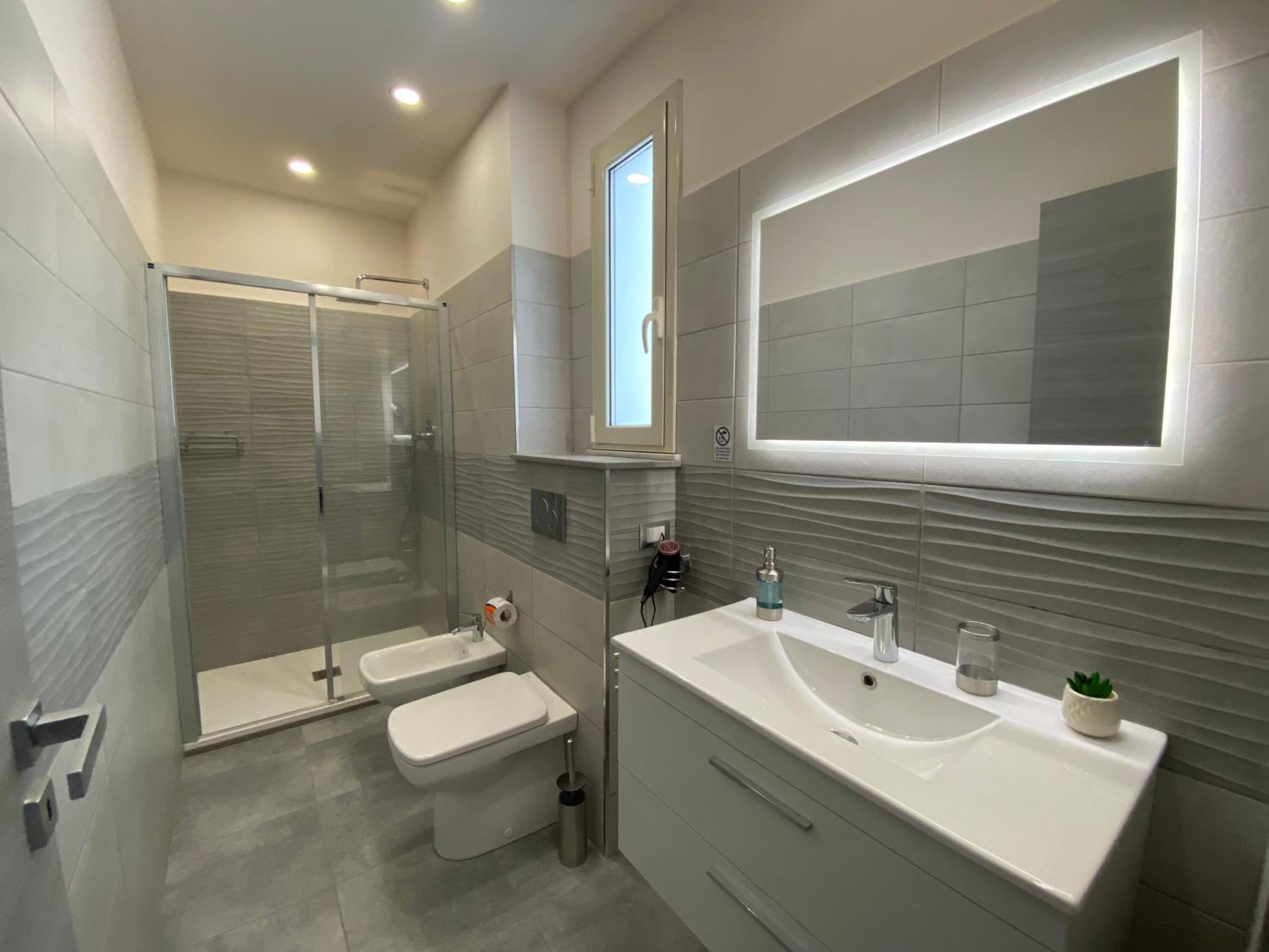 One-Bedroom Apartment with Balcony photo 2