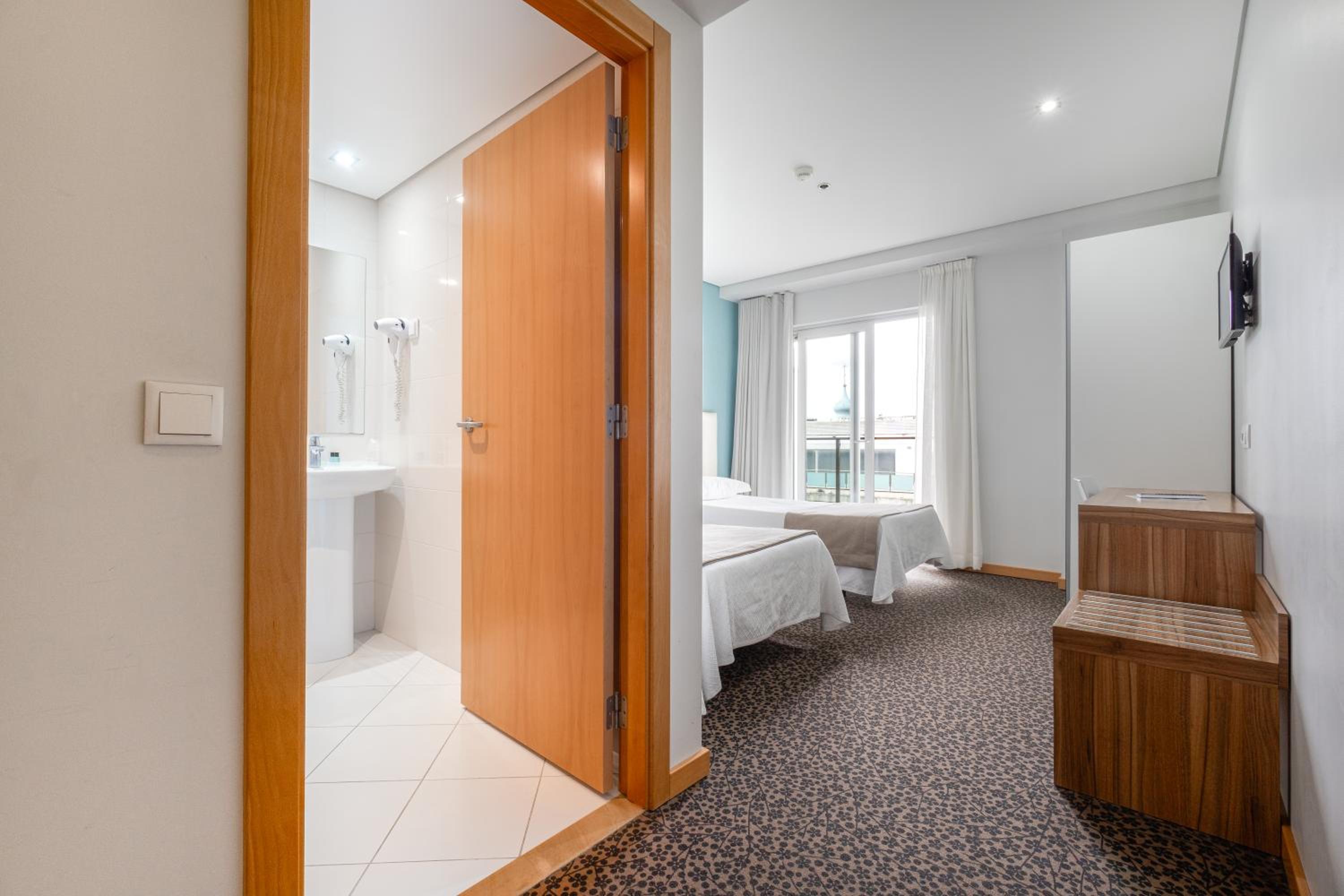 Twin Room with Balcony thumbnail 6