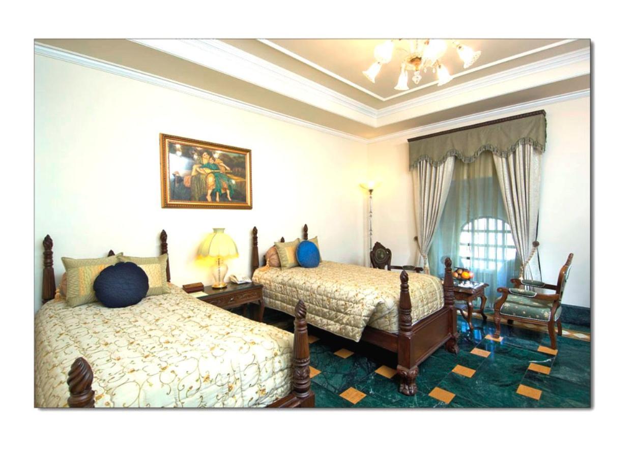 Elegant Room - Photo 4