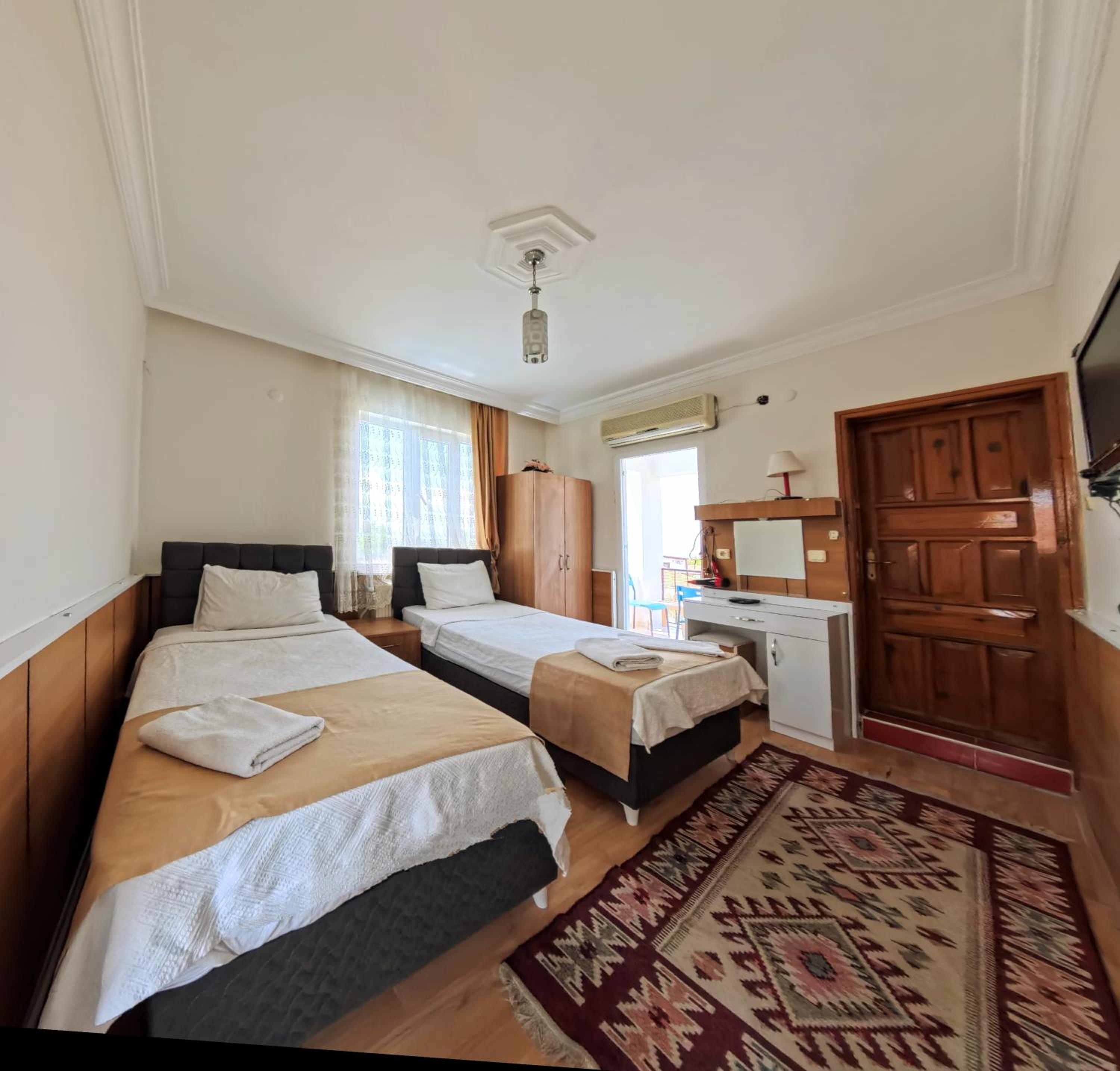 Deluxe Twin Room photo 3