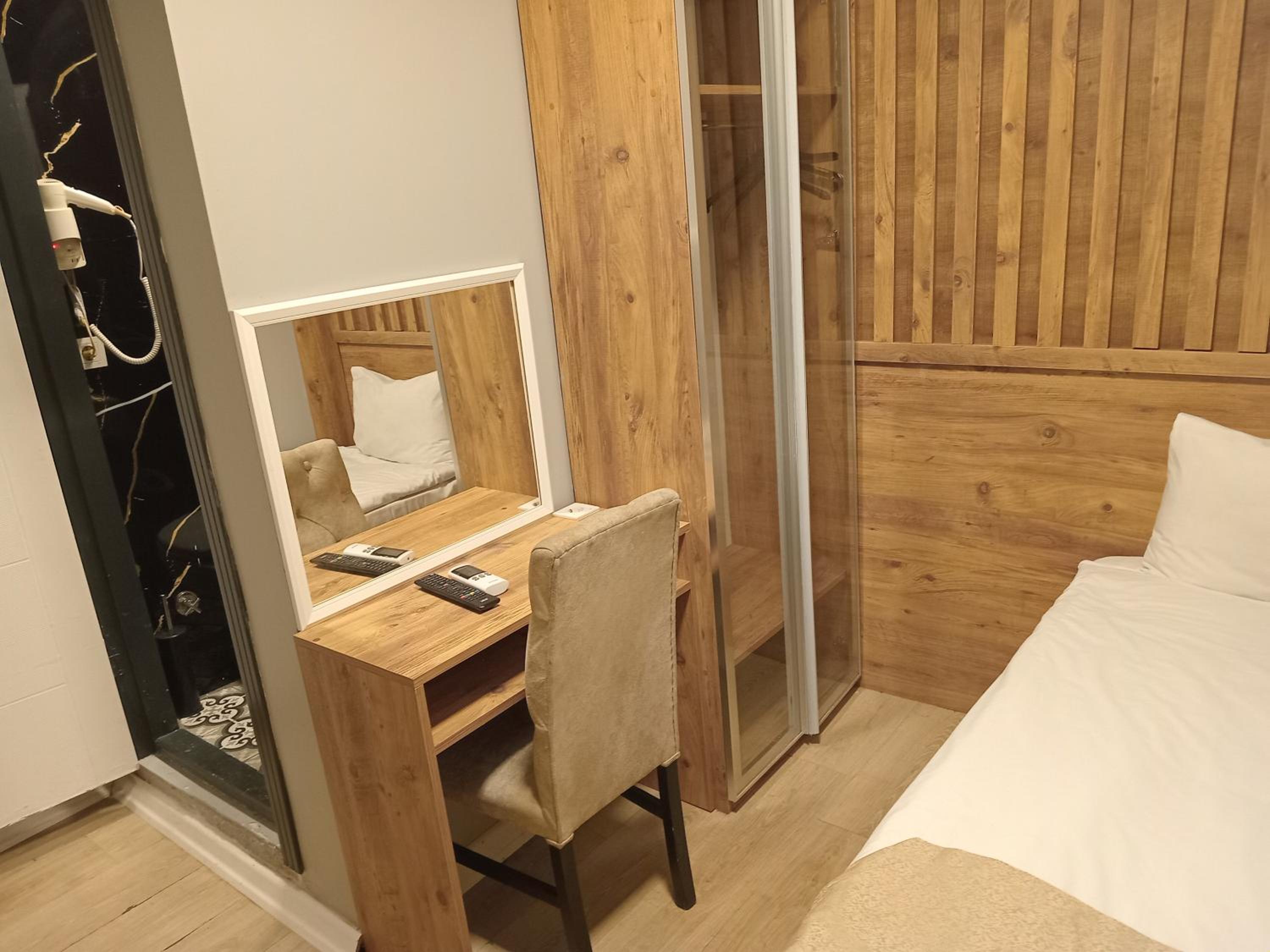 Single Room photo 2