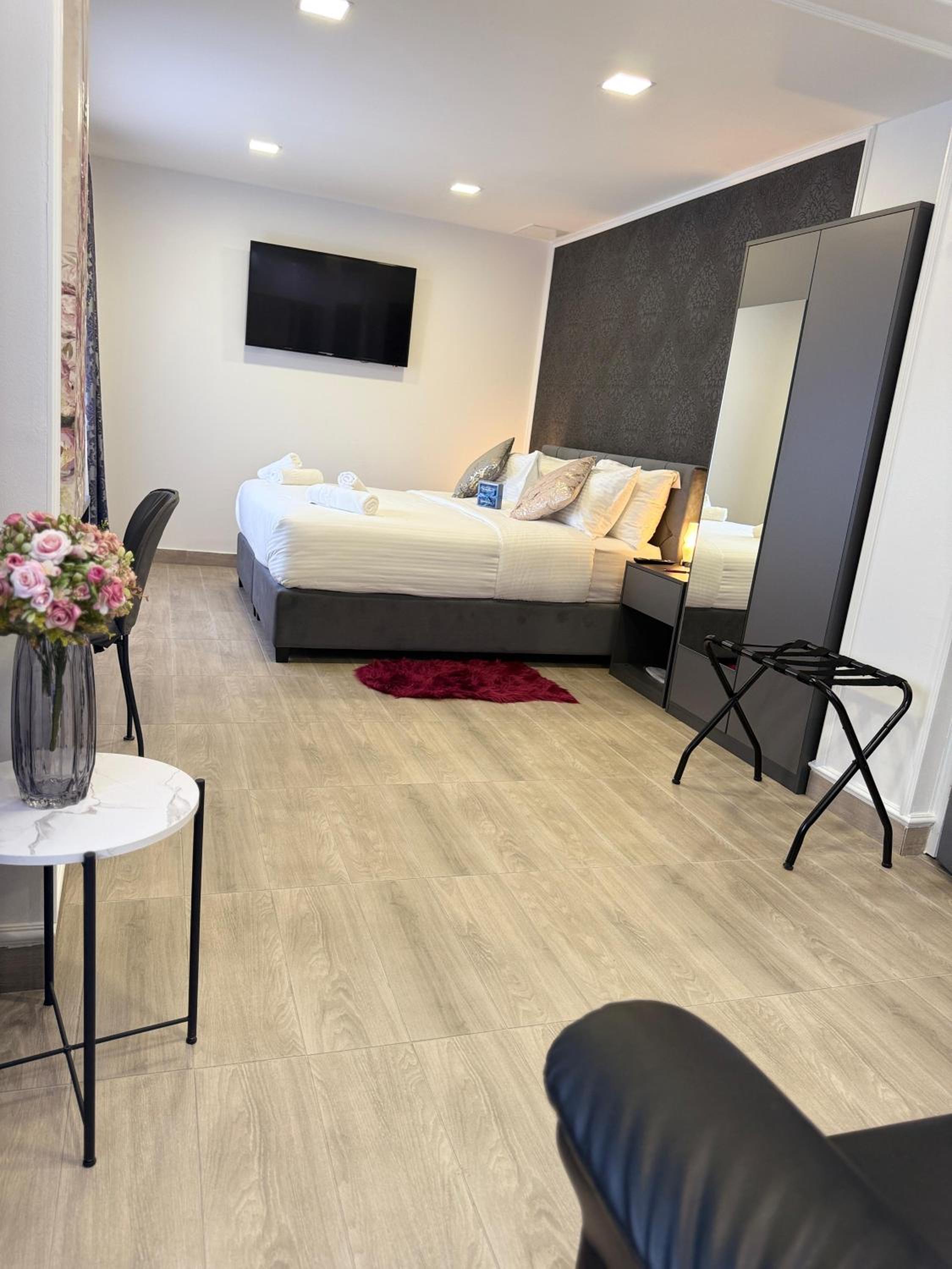 Deluxe Suite photo 3
