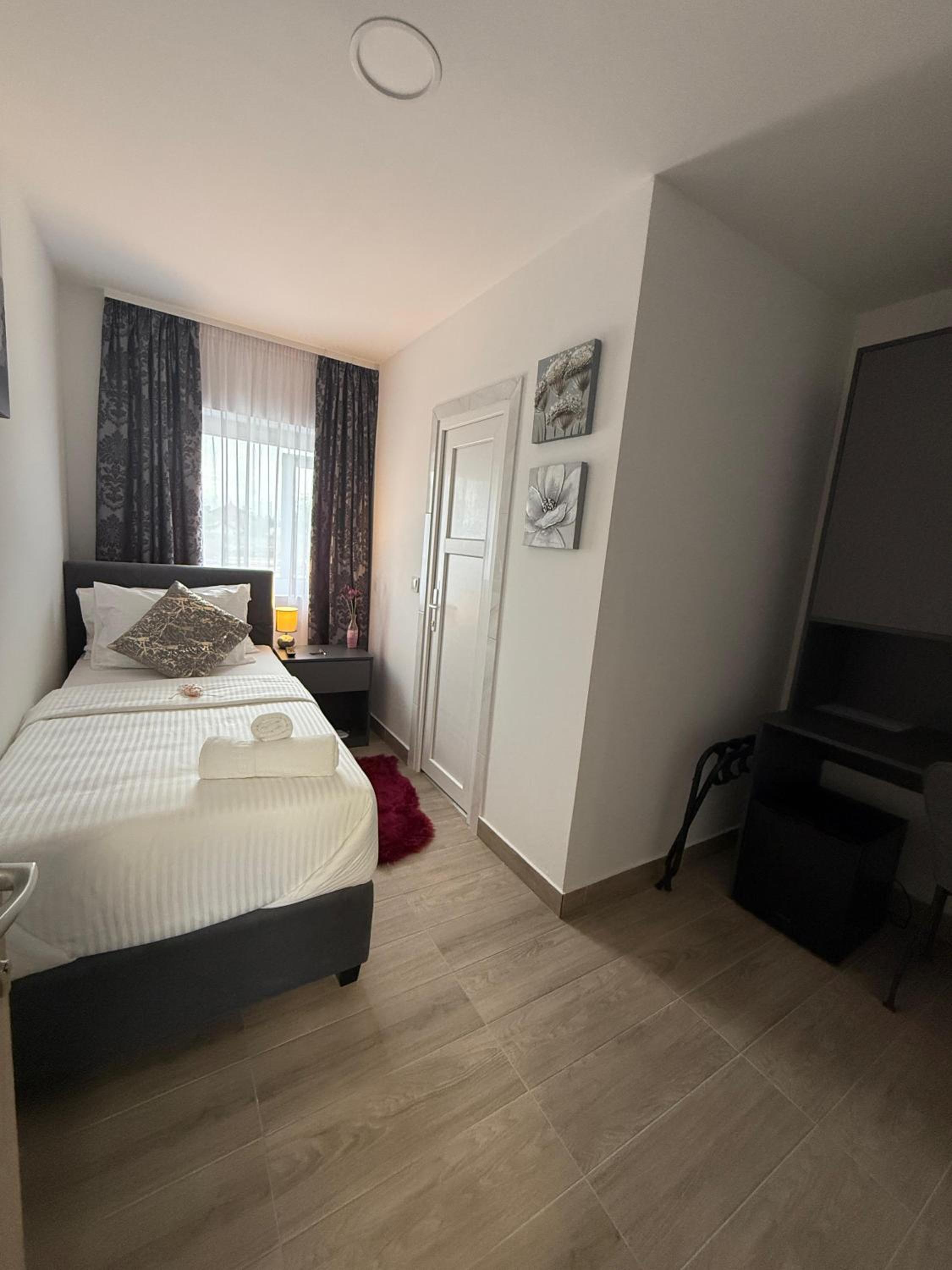 Deluxe Single Room