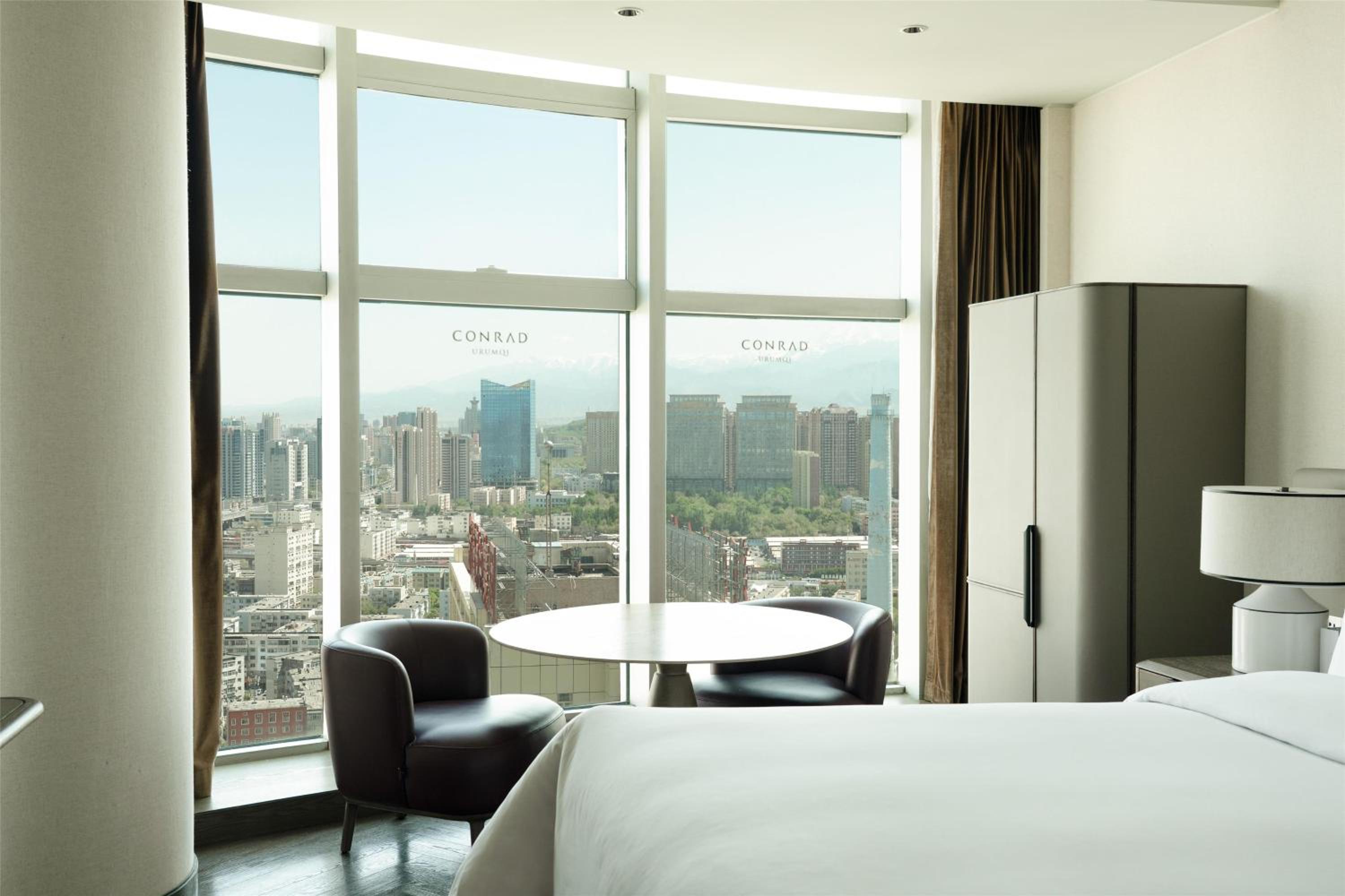 Executive King Room with Mountain View