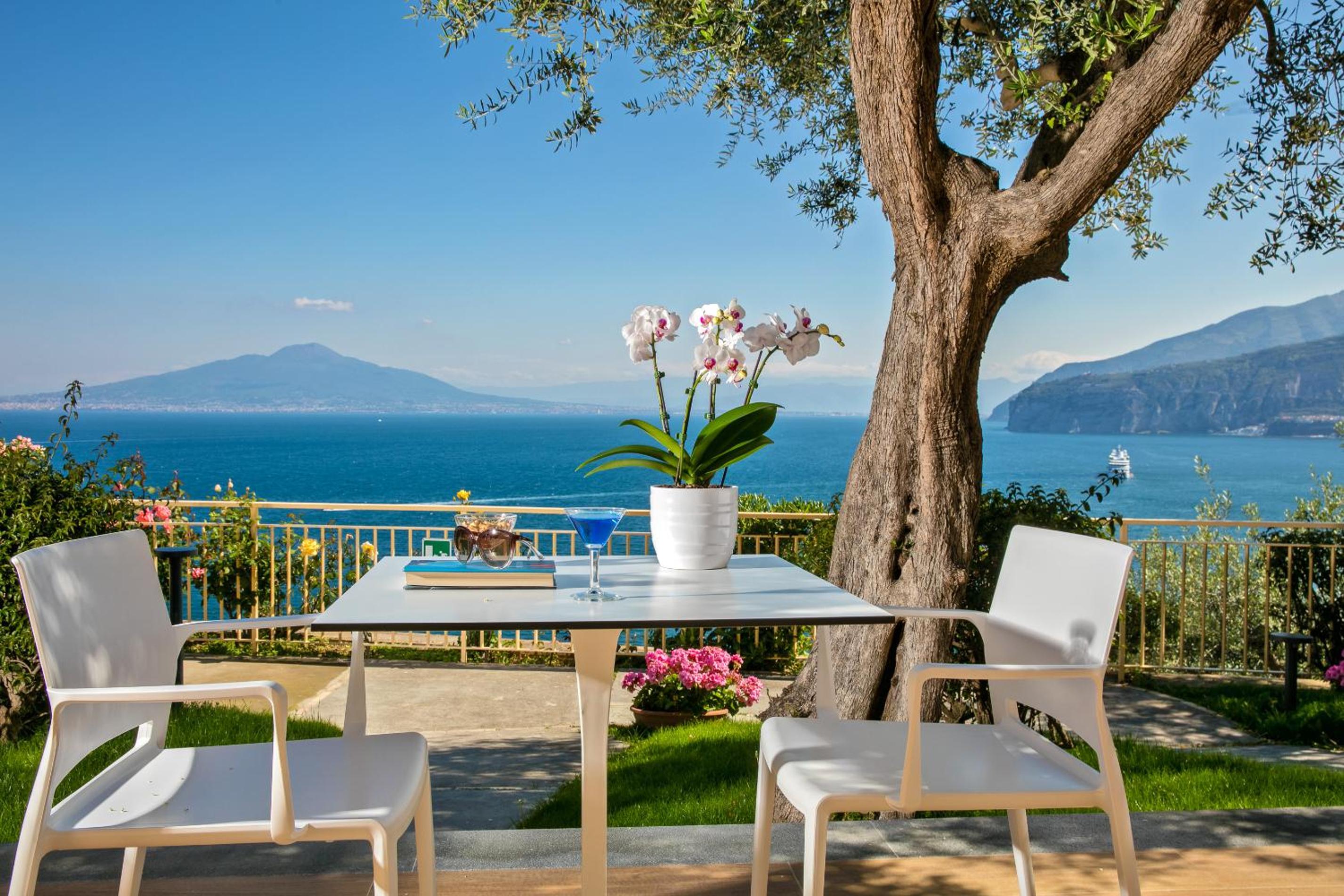 Deluxe Triple Room with Sea View - Photo 5