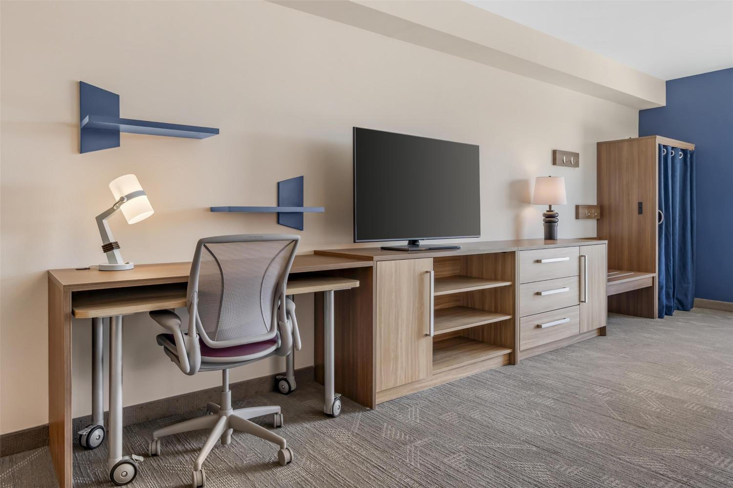 One-Bedroom King Suite - Photo 13