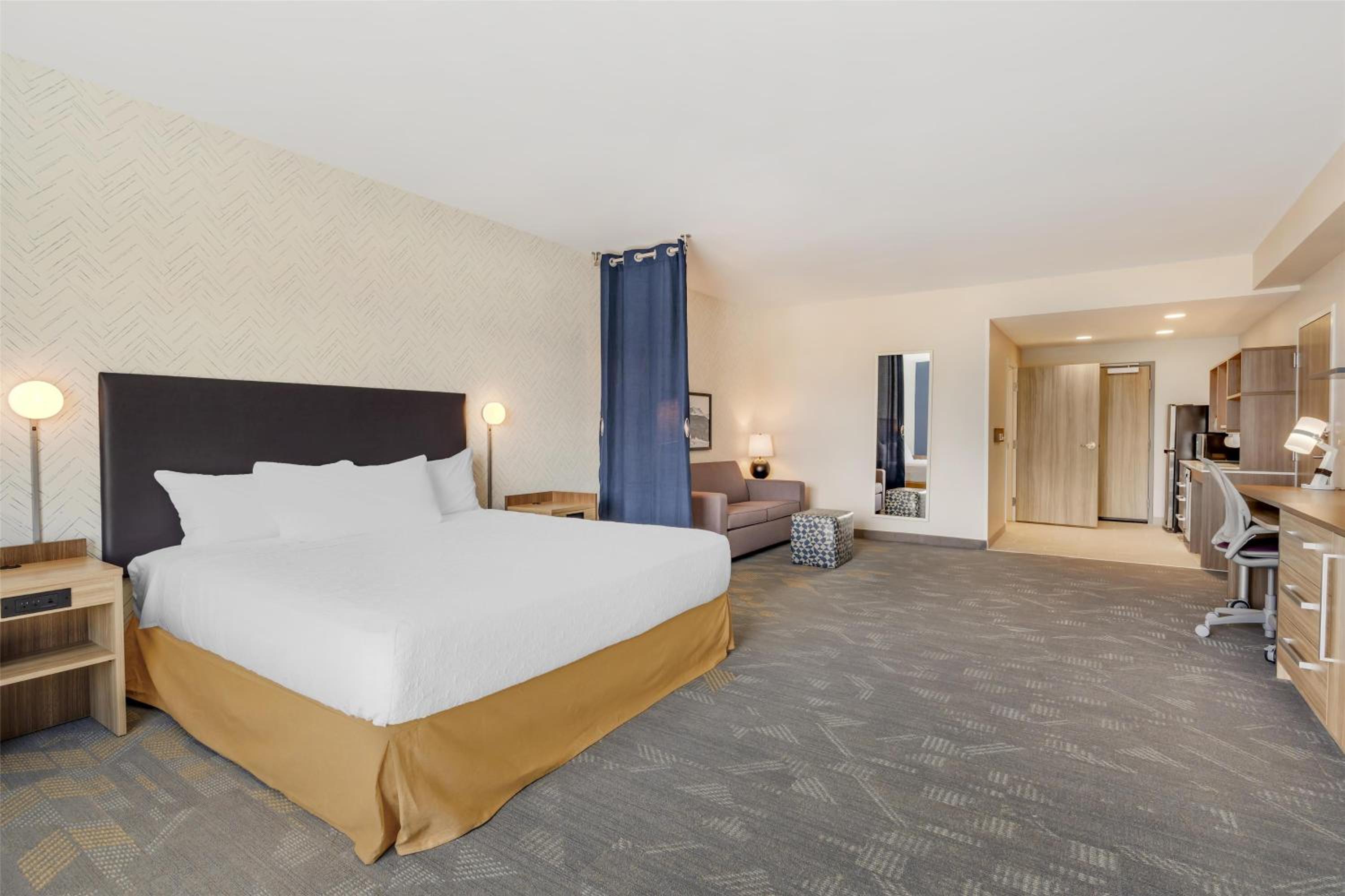 One-Bedroom King Suite - Photo 15