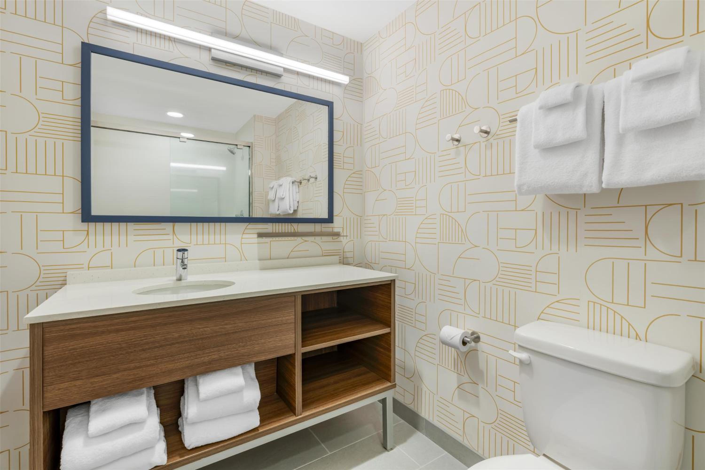 One-Bedroom King Suite - Photo 19