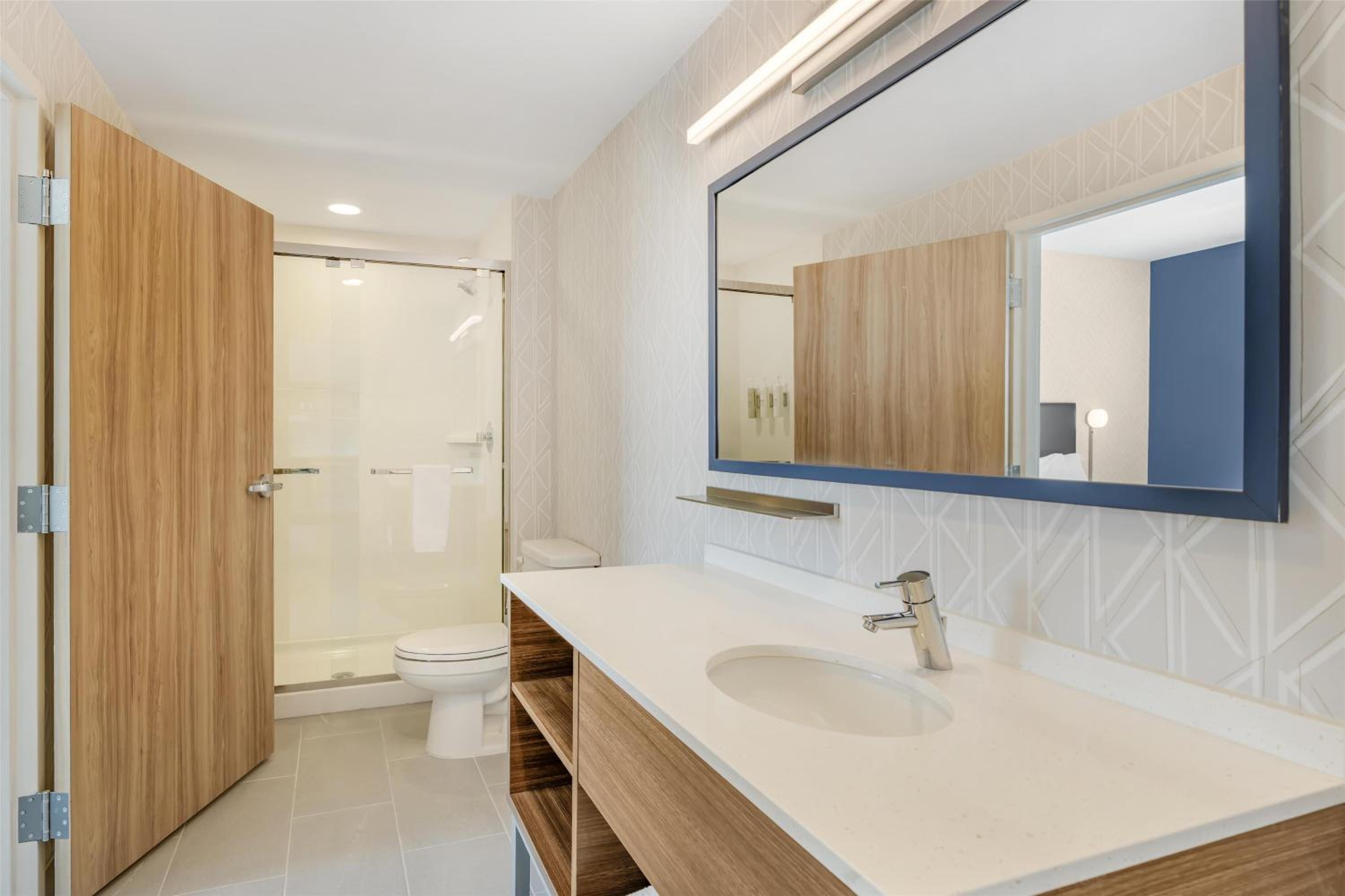 One-Bedroom King Suite - Photo 18