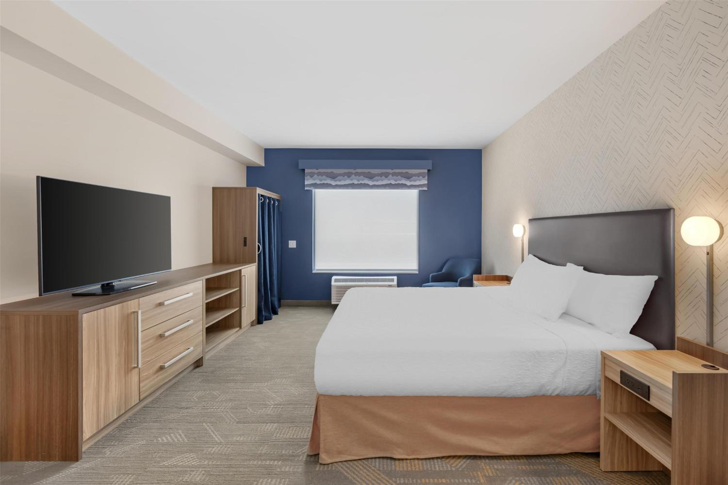 One-Bedroom King Suite - Photo 14