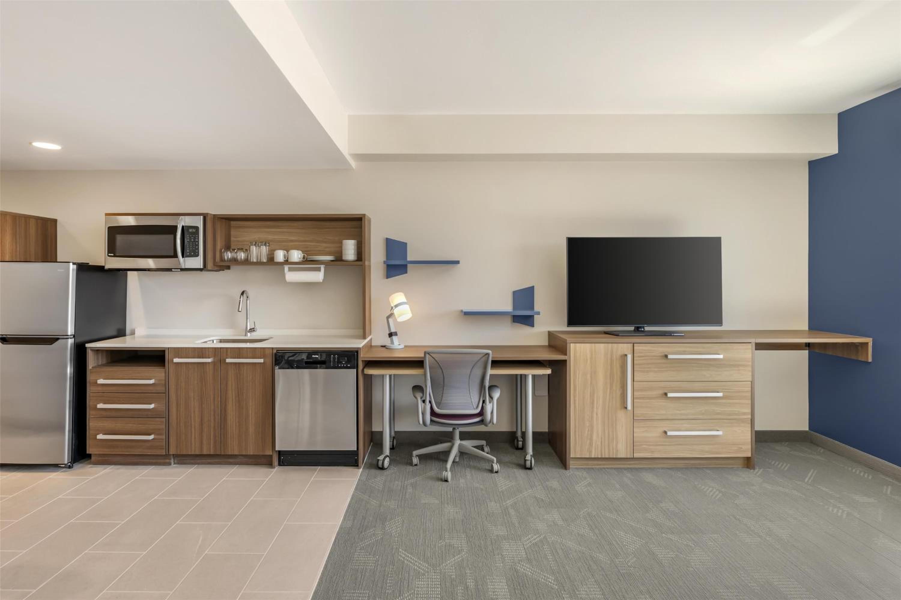 One-Bedroom King Suite - Photo 3