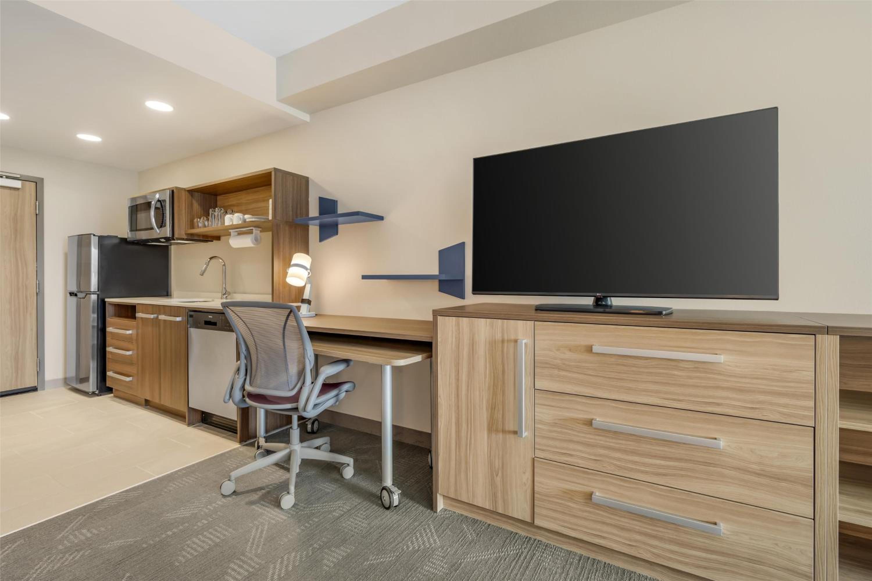 One-Bedroom King Suite - Photo 8