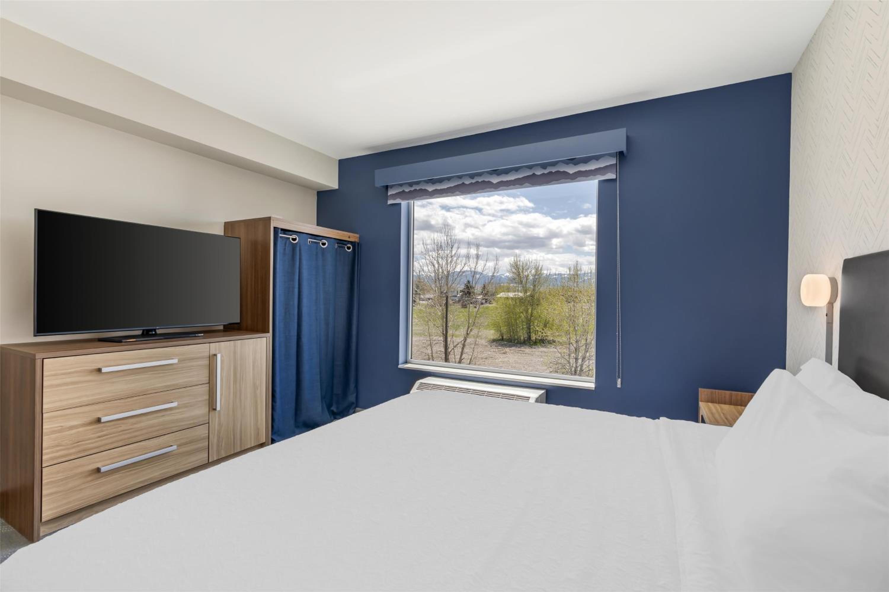 One-Bedroom King Suite - Photo 16
